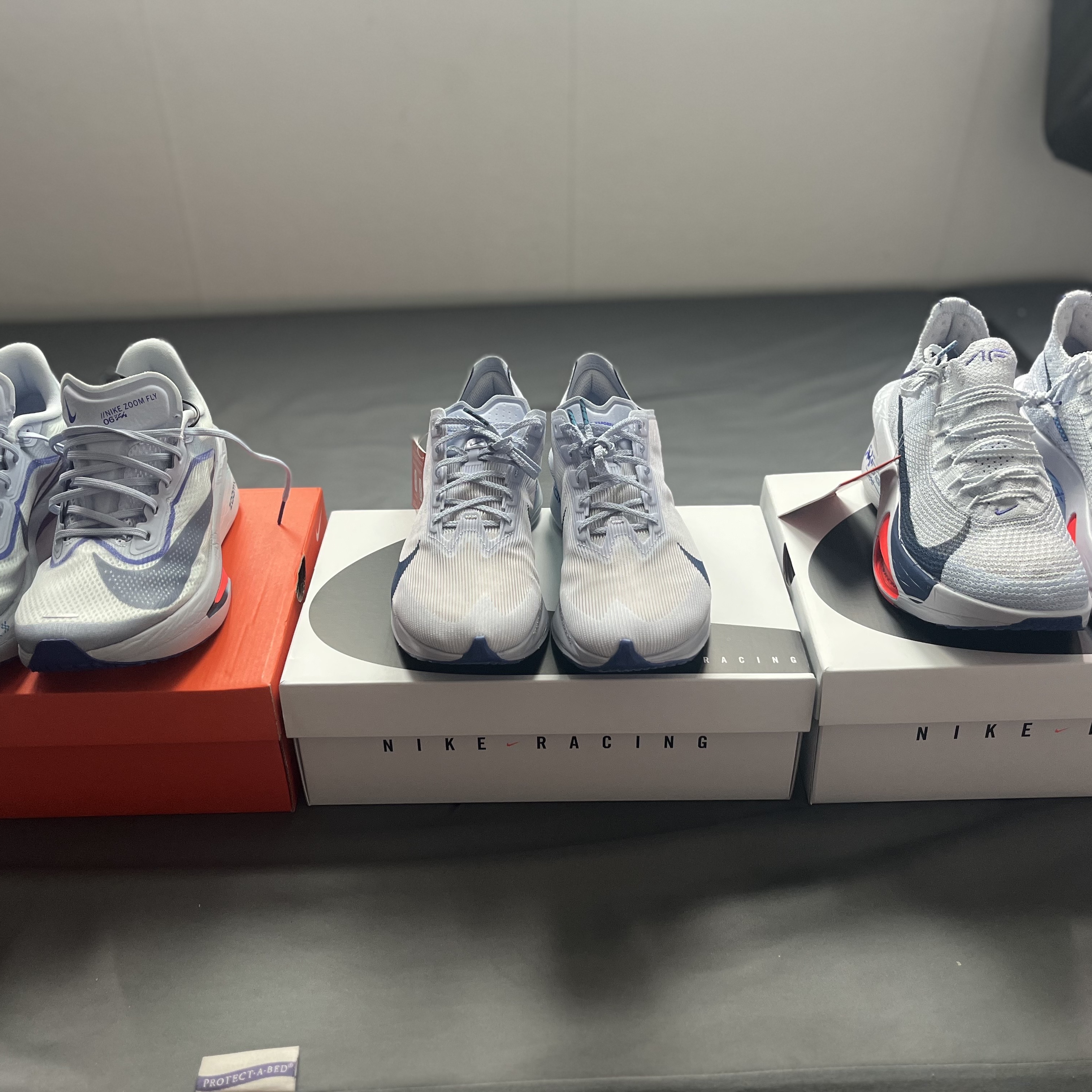 Nike Zoom Fly 6 Ghost Football Grey, Nike ZoomX Vaporfly Next% 4 Ghost Persian Violet 착용 스타일 - 1