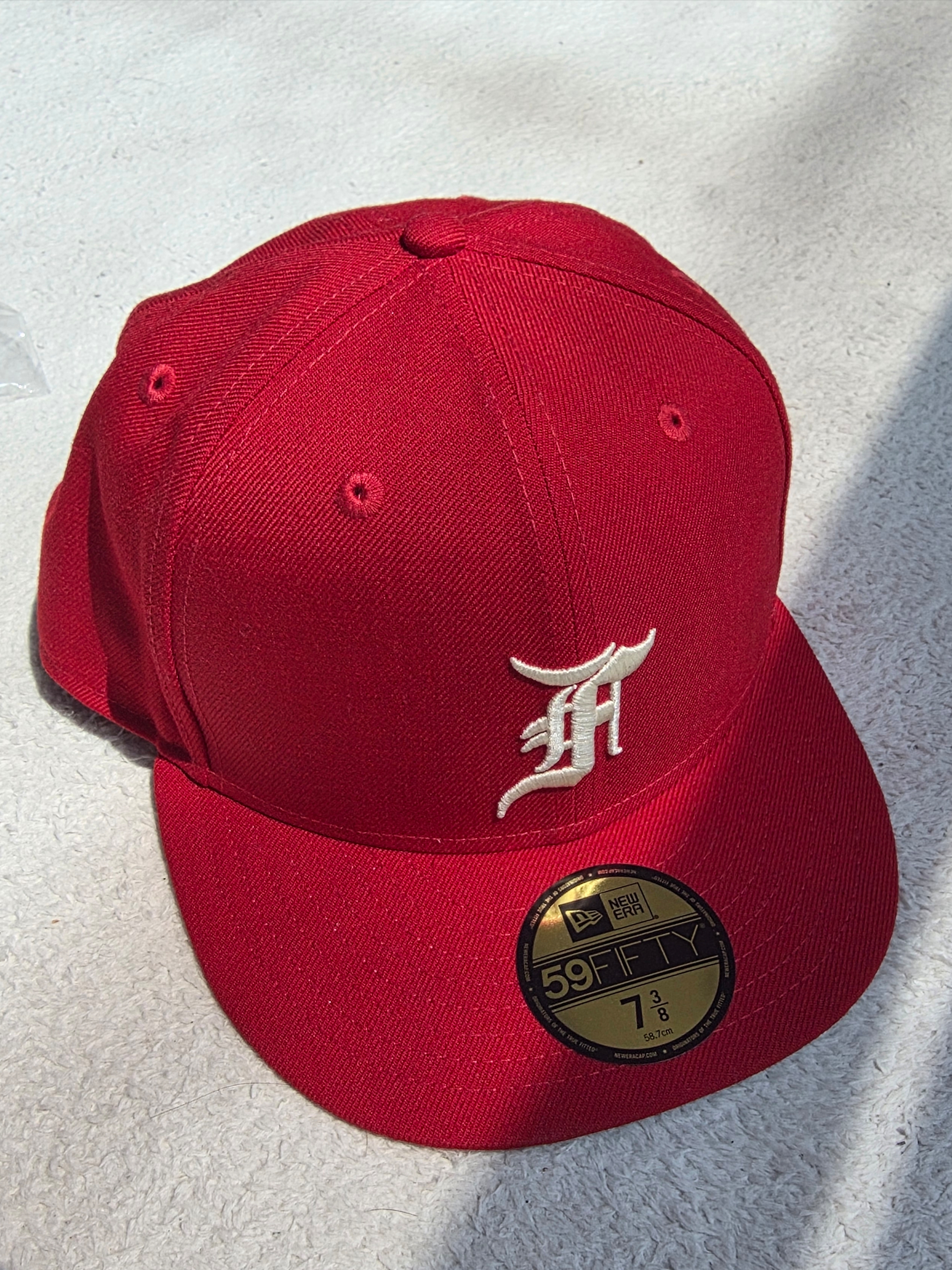New Era x Fear of God 59FIFTY Cincinnati Reds Fitted Cap Red 착용 스타일 - 1