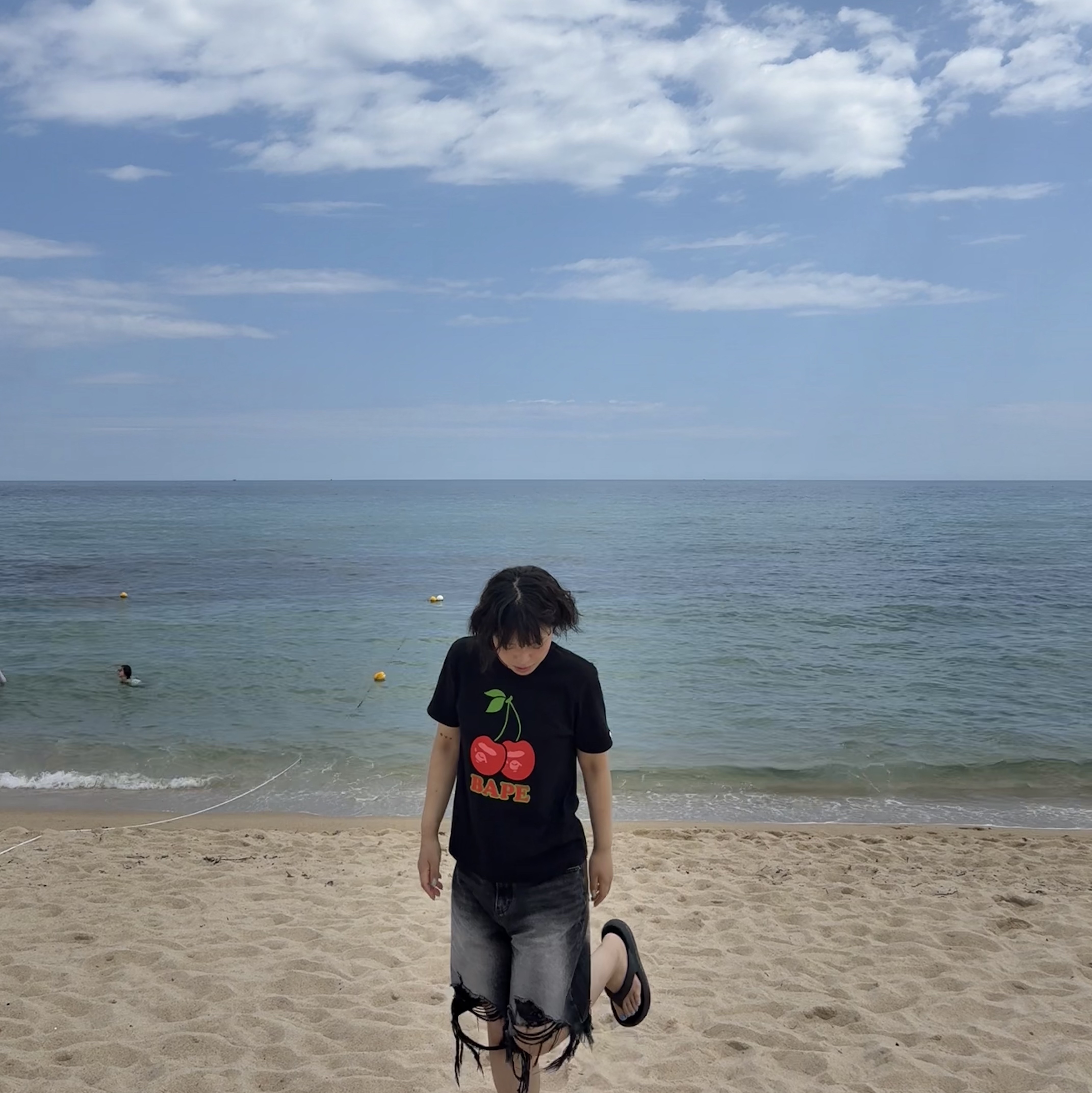 (W) BAPE Cherry T-Shirt Black 착용 스타일