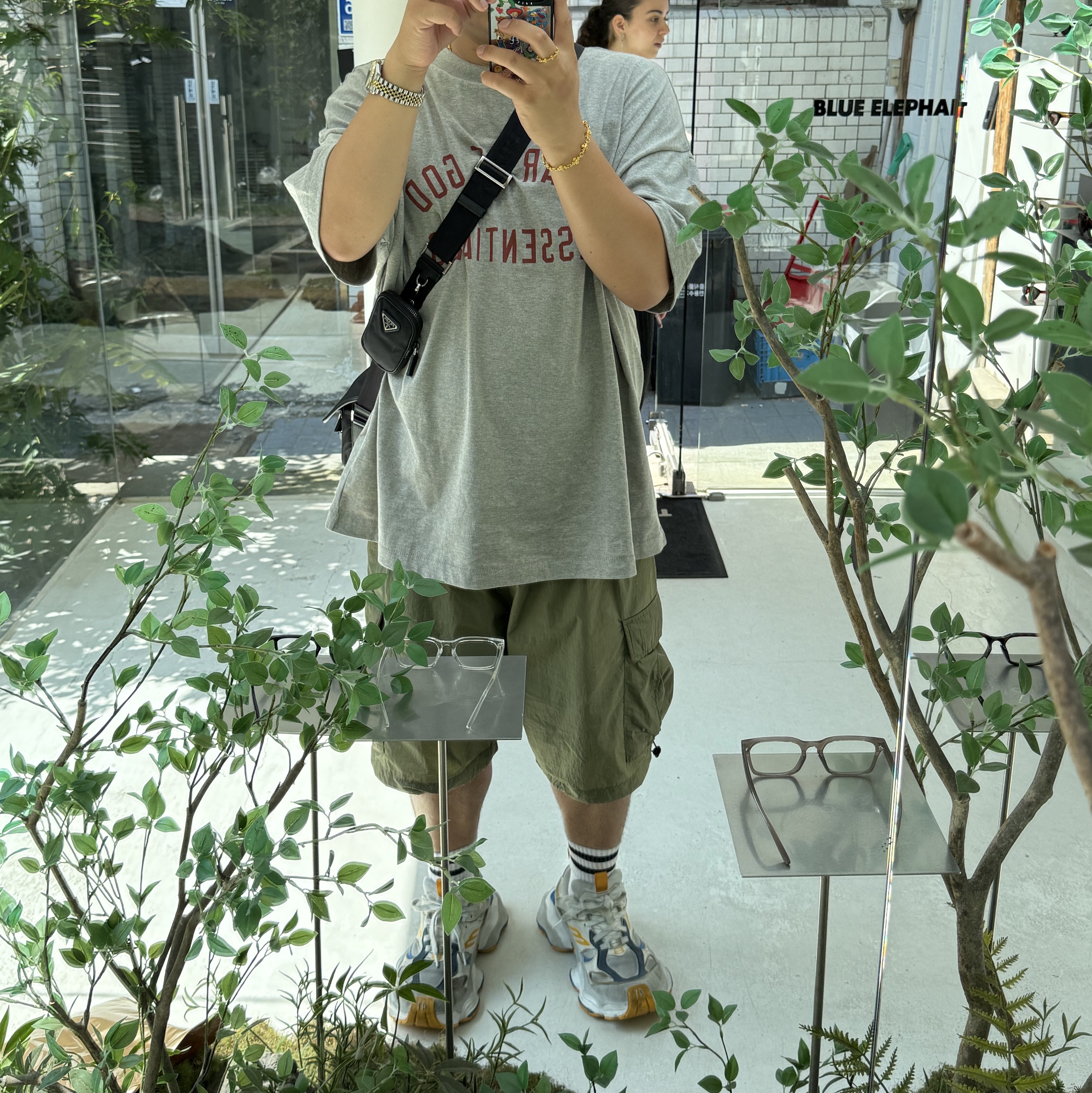 Essentials Jersey Crewneck Tee Dark Heather - 24FW, Balenciaga Cargo Sneakers White Grey Orange Blue 착용 스타일