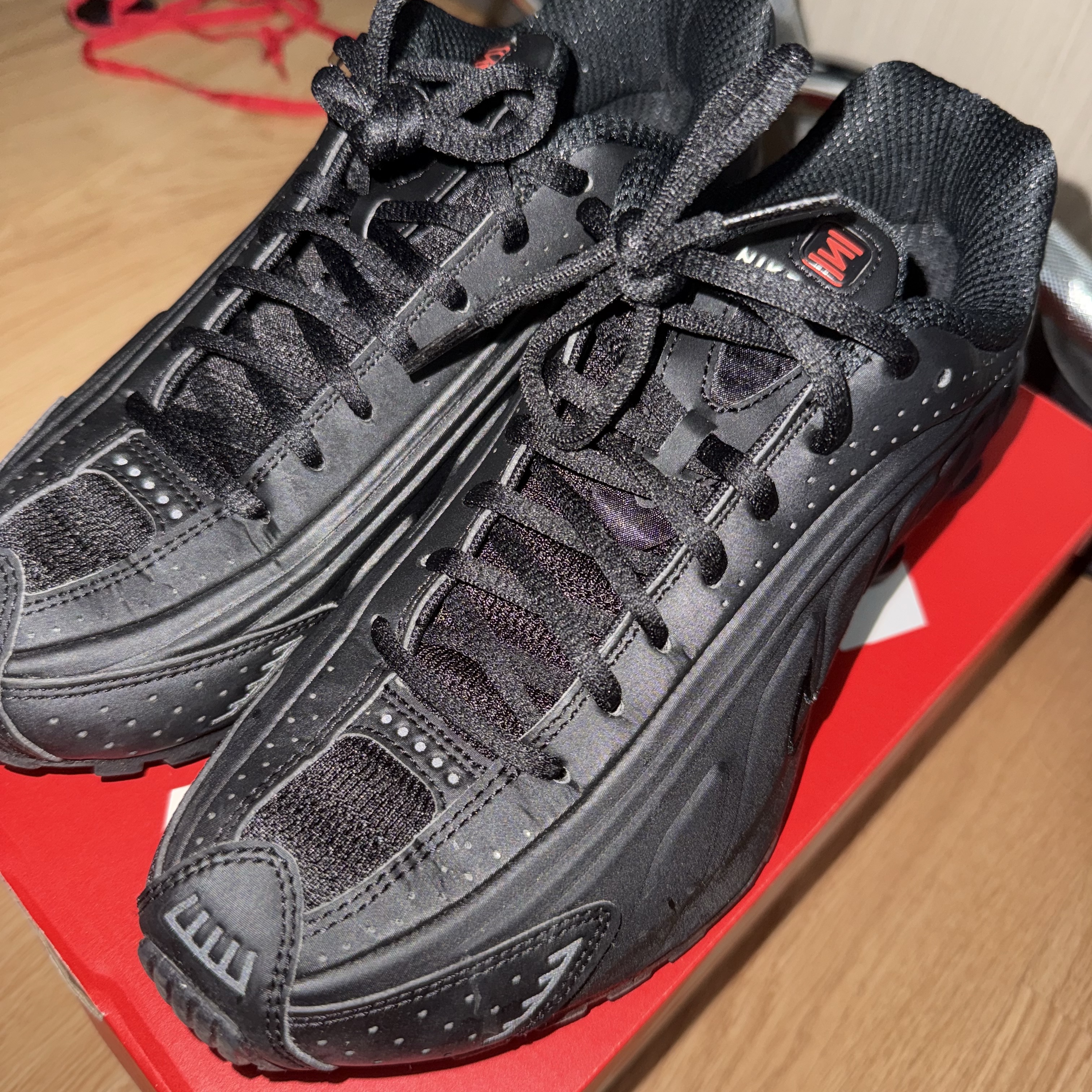 (W) Nike Shox R4 Black 착용 스타일