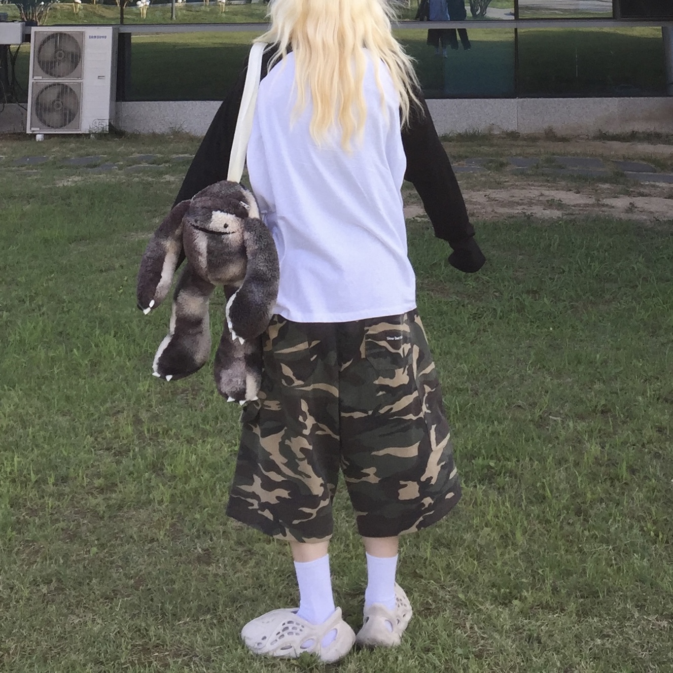 SLOW RECORD HOUSE Carpenter Bermuda Wide Camo Pants Vintage Green 착용 스타일 - 5