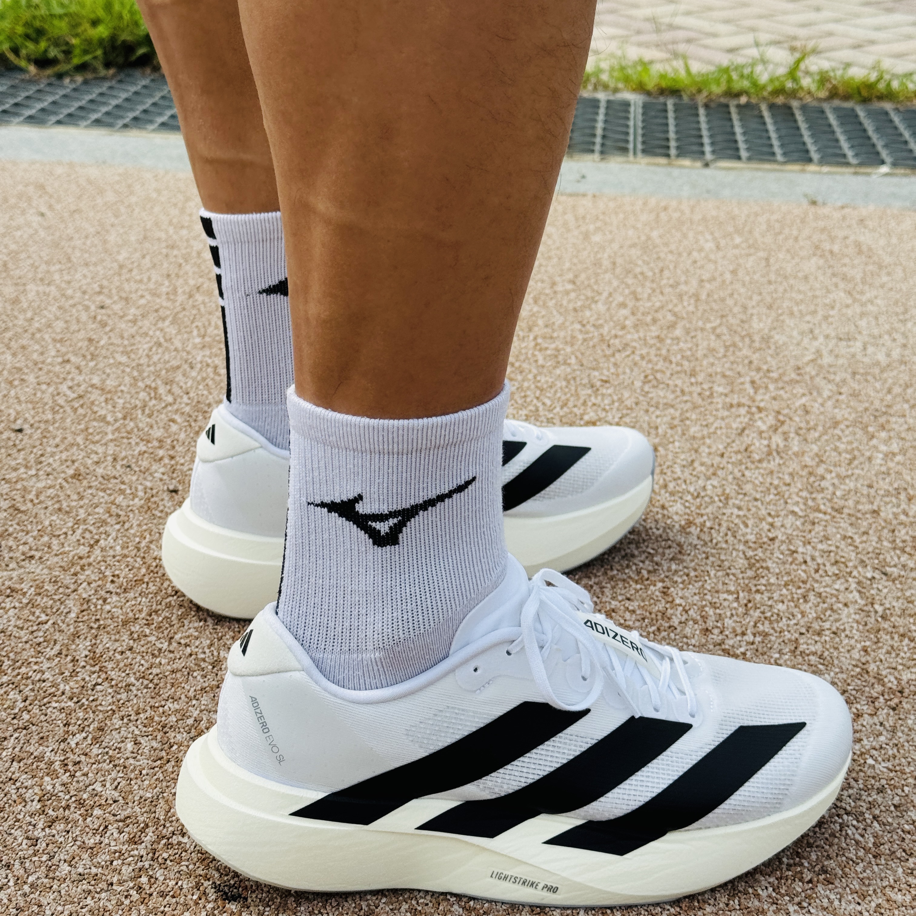 Adidas Adizero EVO SL Cloud White Core Black 착용 스타일 - 2