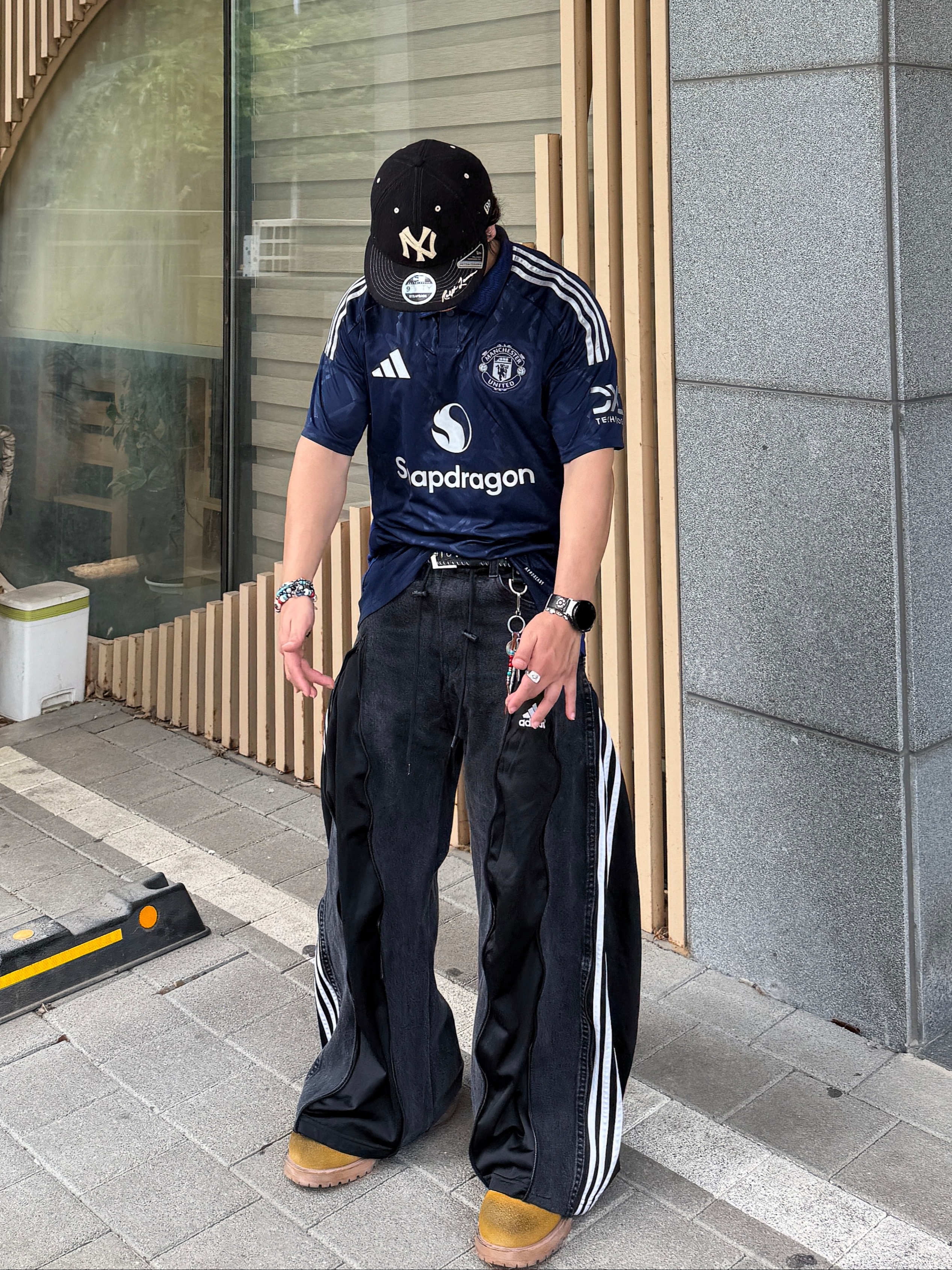 Adidas Manchester United 2024/25 Away Jersey Night Indigo - KR Sizing (Non Marking Ver.), New Era MLB x Ralph Lauren New York Yankees Retro Crown 9Fifty Strapback Black 착용 스타일 - 3