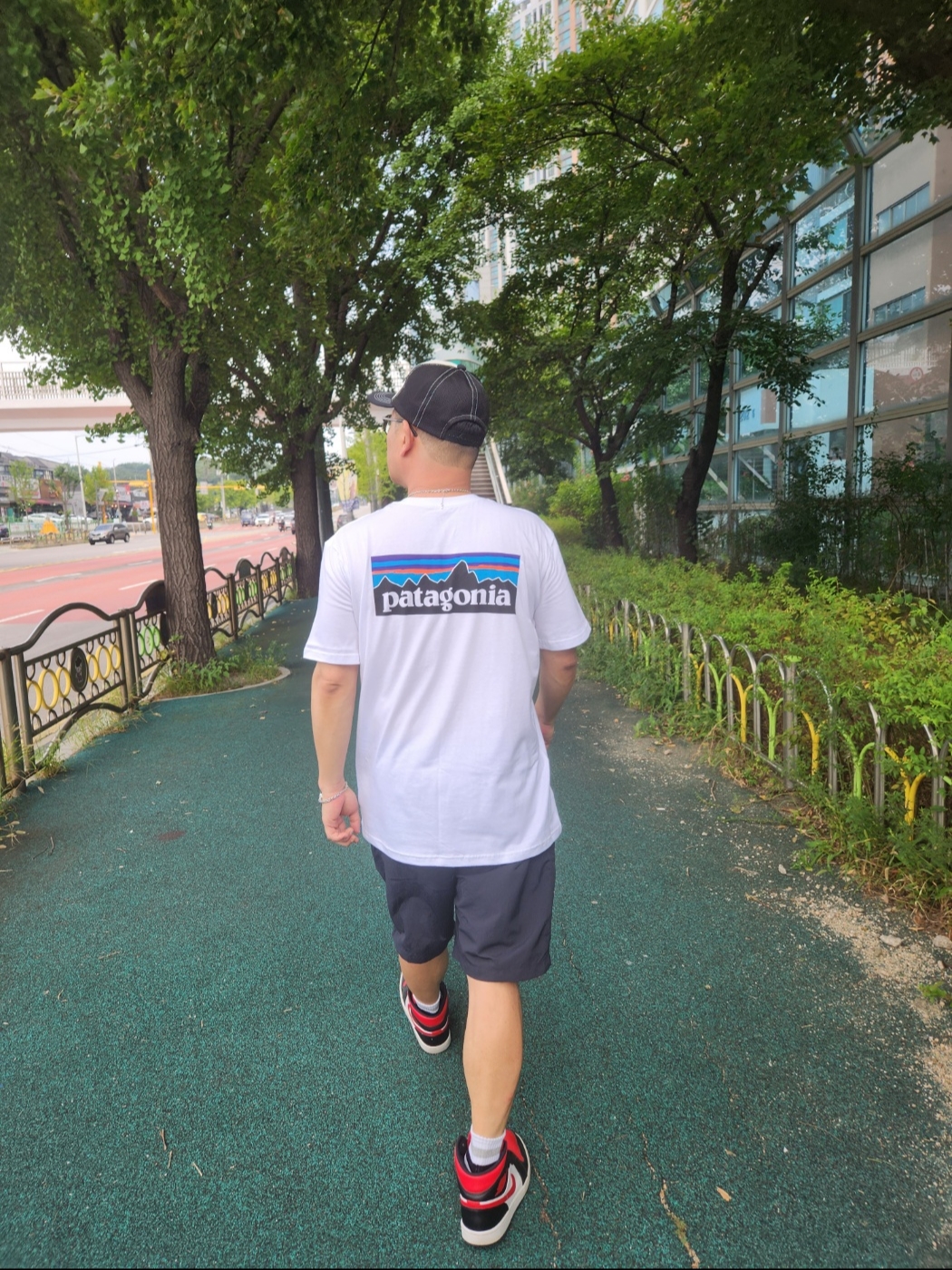 Uniqlo UT x Demon Slayer Kimetsu no Yaiba Graphic T-Shirt White - KR, Nike Dunk Low Retro Black 착용 스타일 - 3