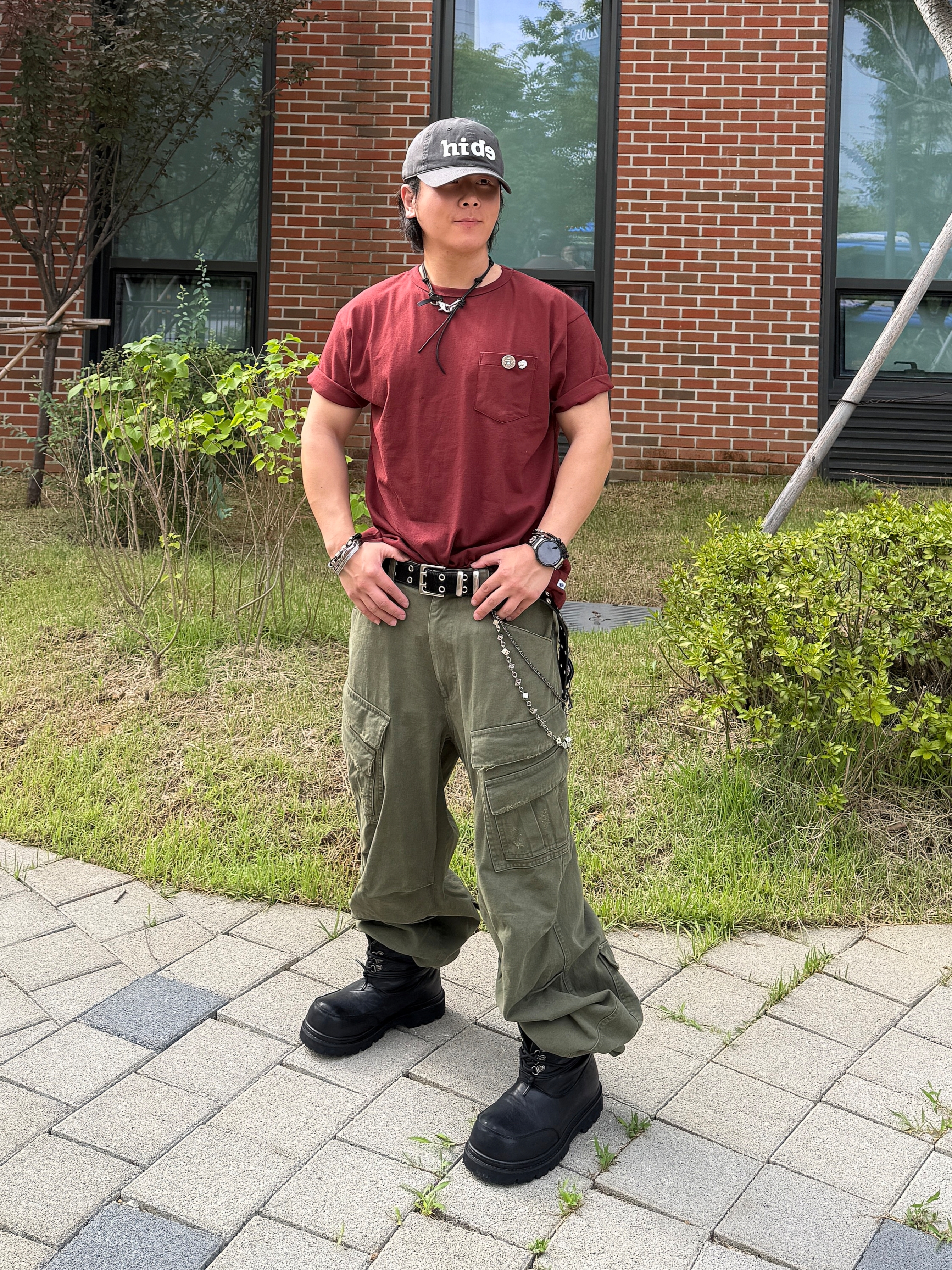 Nonnod Double Pocket Cargo Pants Vintage Khaki, Kamien x MJD Double Hole Belt Black Shearling Calfskin 착용 스타일 - 2