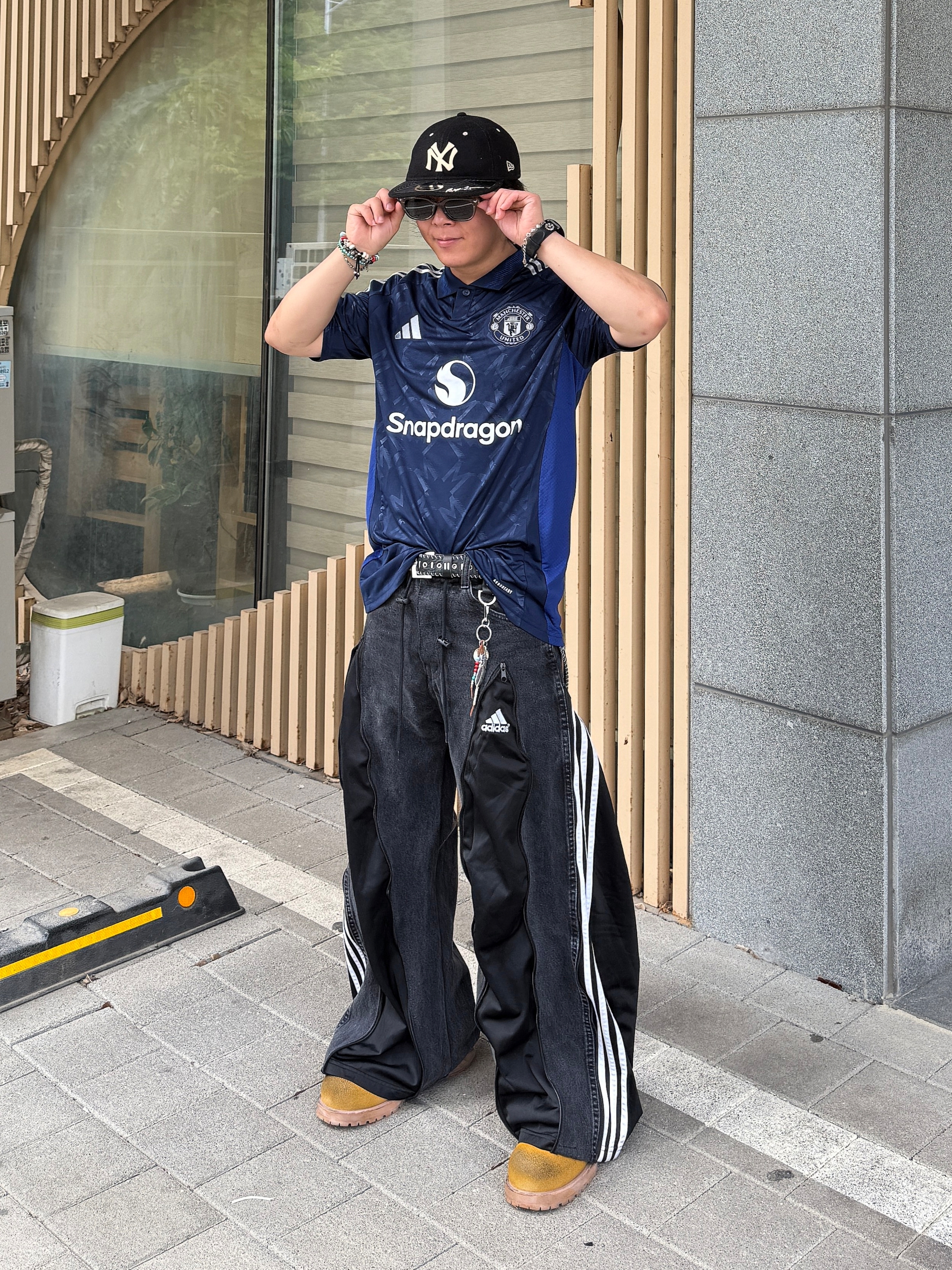 Adidas Manchester United 2024/25 Away Jersey Night Indigo - KR Sizing (Non Marking Ver.), New Era MLB x Ralph Lauren New York Yankees Retro Crown 9Fifty Strapback Black 착용 스타일 - 2