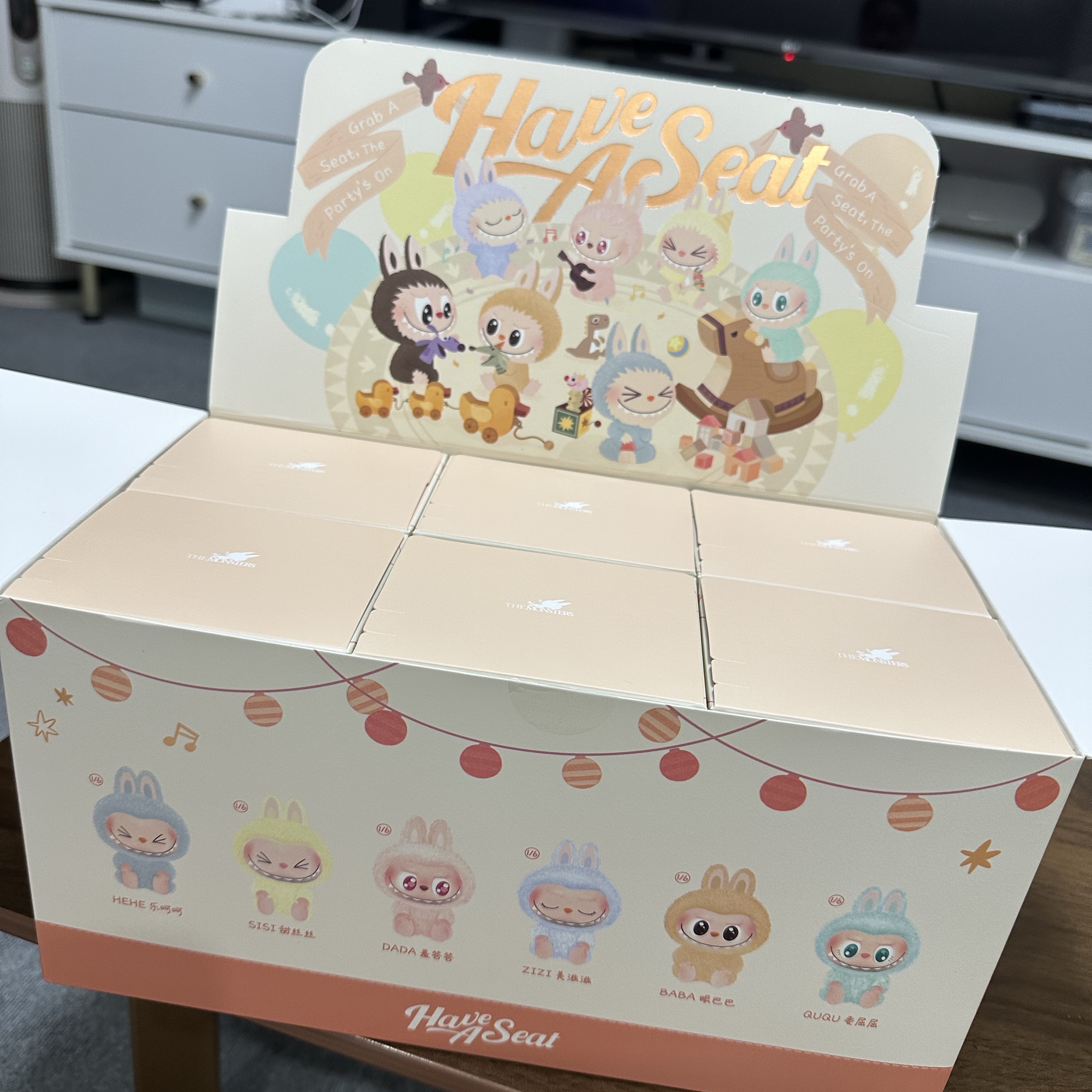 Pop Mart Labubu Let's Play Together Doll Series Sealed Case (6 Blind Boxes) 착용 스타일