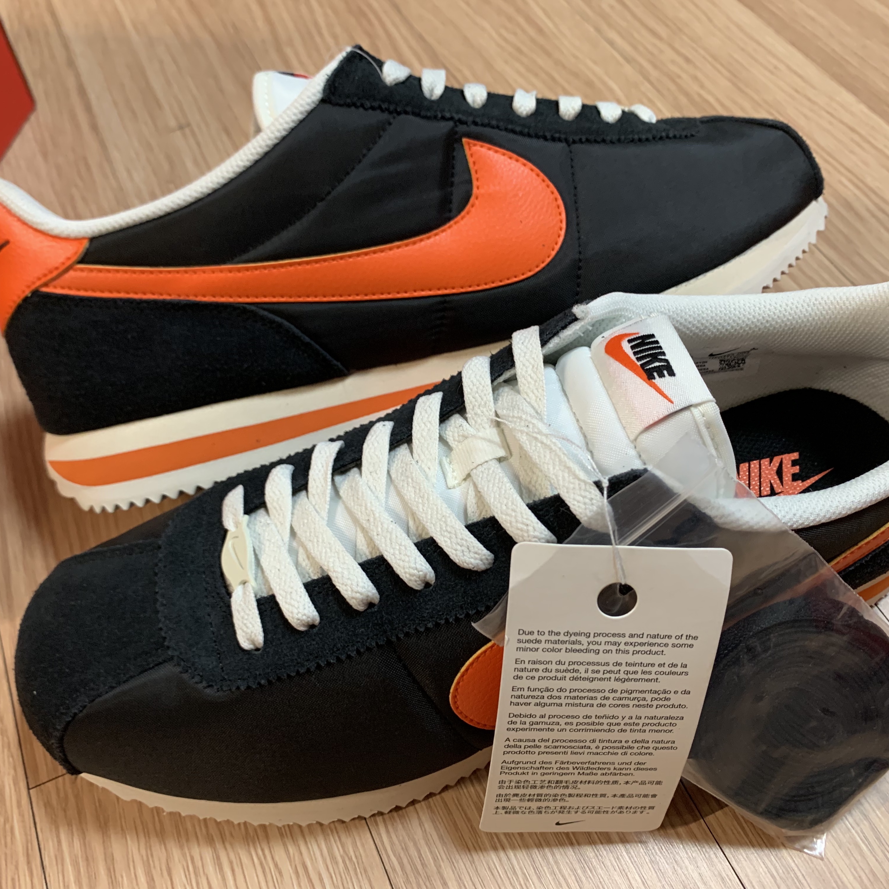 Nike Cortez TXT Black Sail 착용 스타일