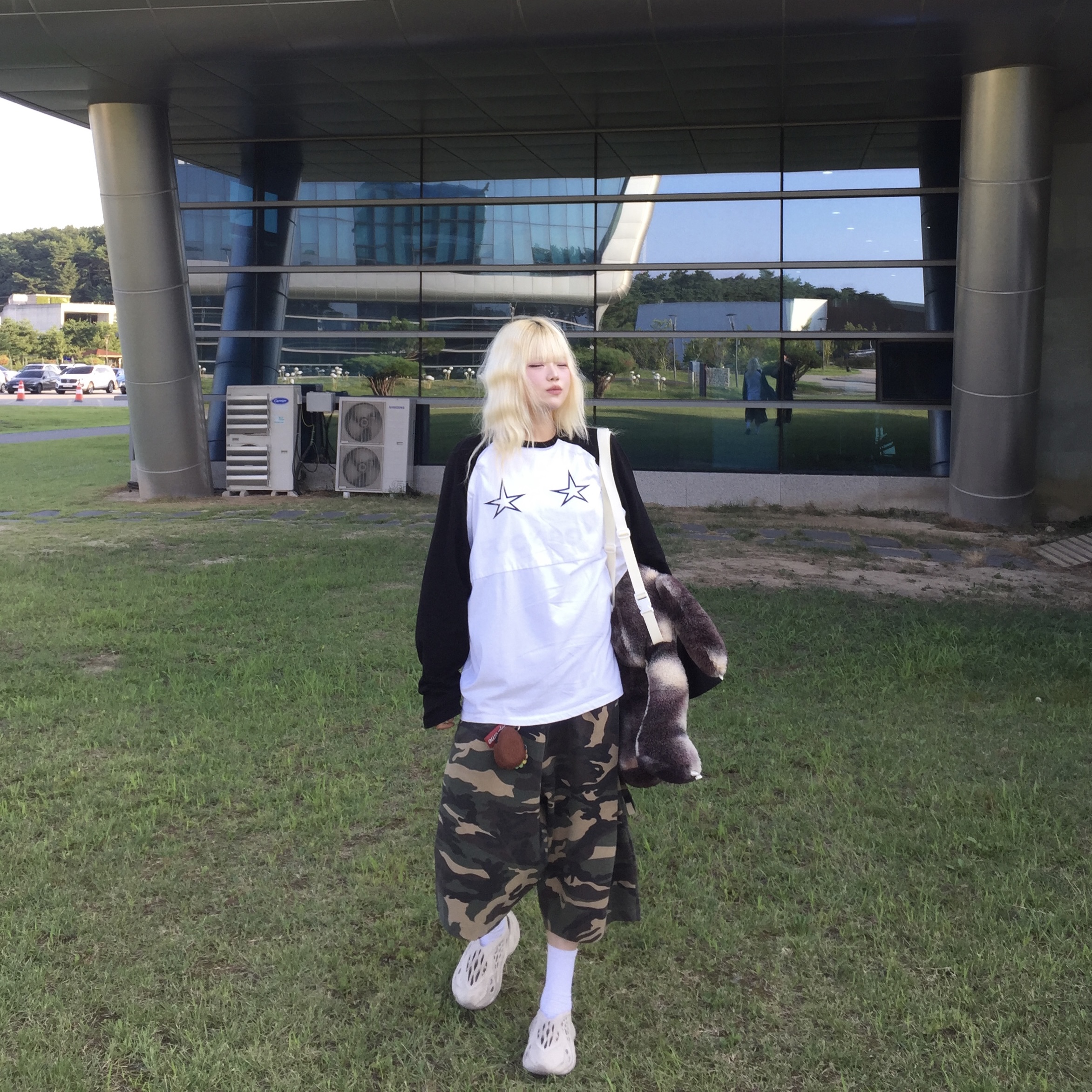 SLOW RECORD HOUSE Carpenter Bermuda Wide Camo Pants Vintage Green 착용 스타일 - 1