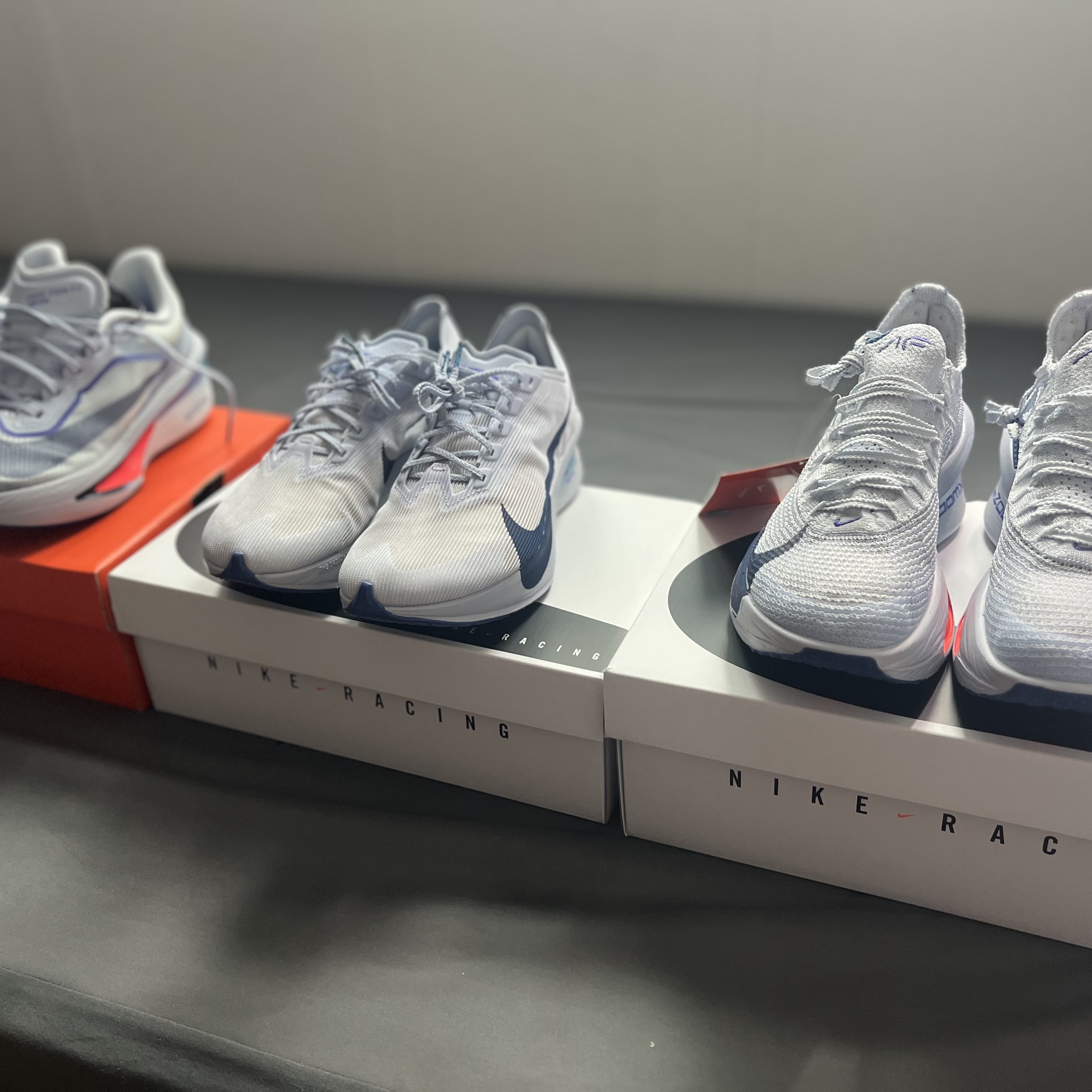 Nike Zoom Fly 6 Ghost Football Grey, Nike ZoomX Vaporfly Next% 4 Ghost Persian Violet 착용 스타일 - 2