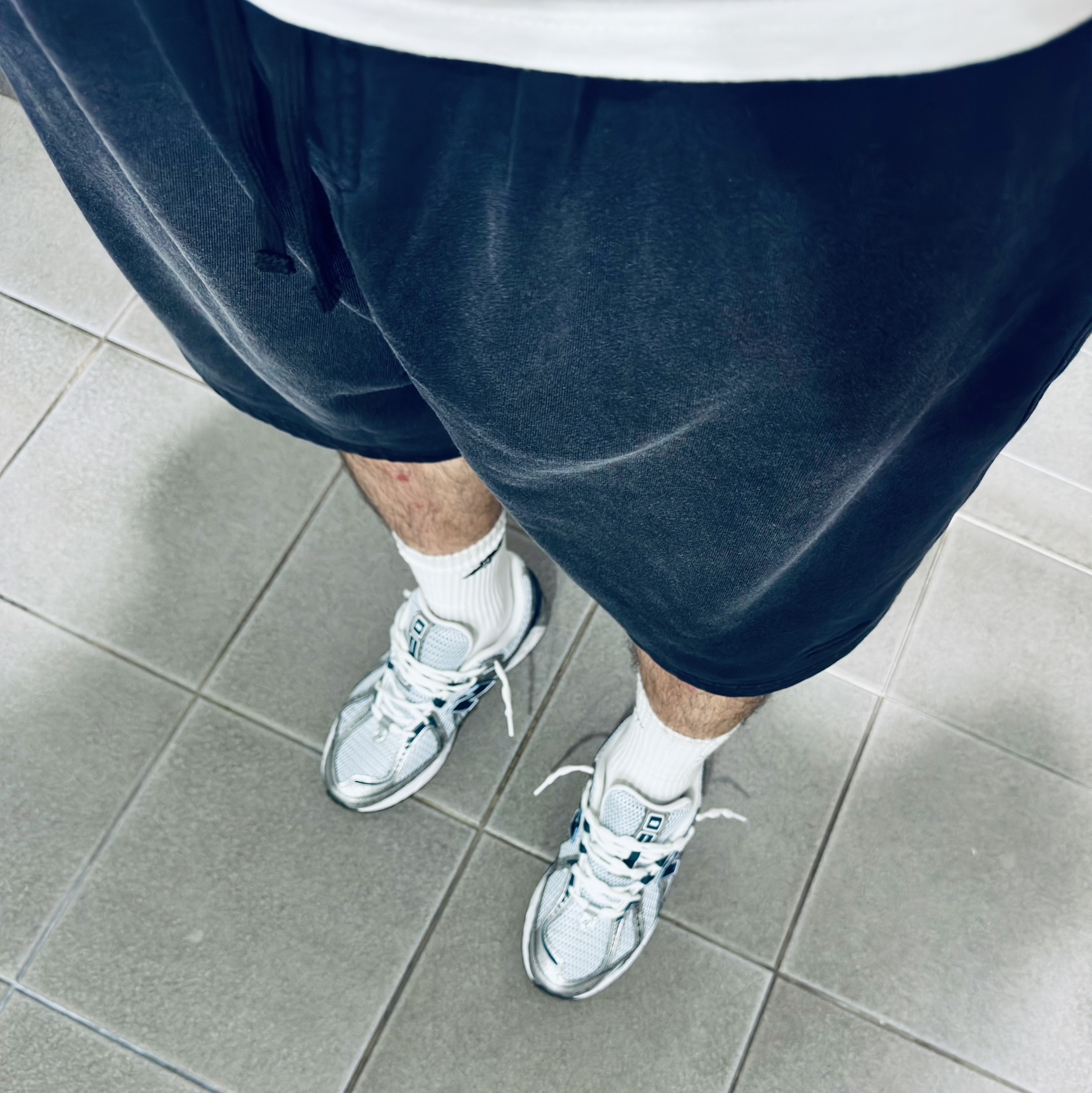 Undermycar MU.127 Classic Logo Brush Washed Sweat Shorts Black 착용 스타일