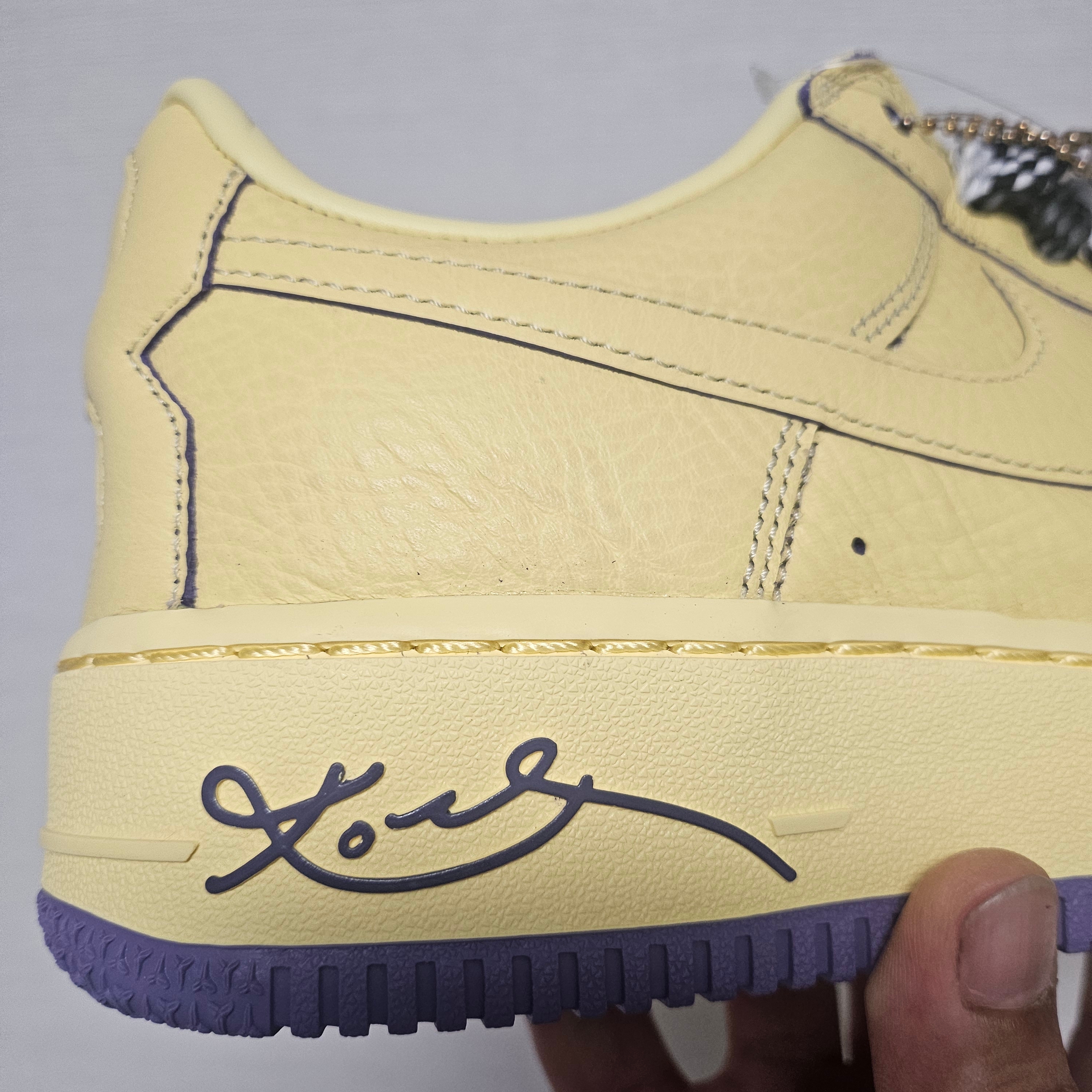 Nike Air Force 1 Low Protro Soft Yellow 착용 스타일 - 6