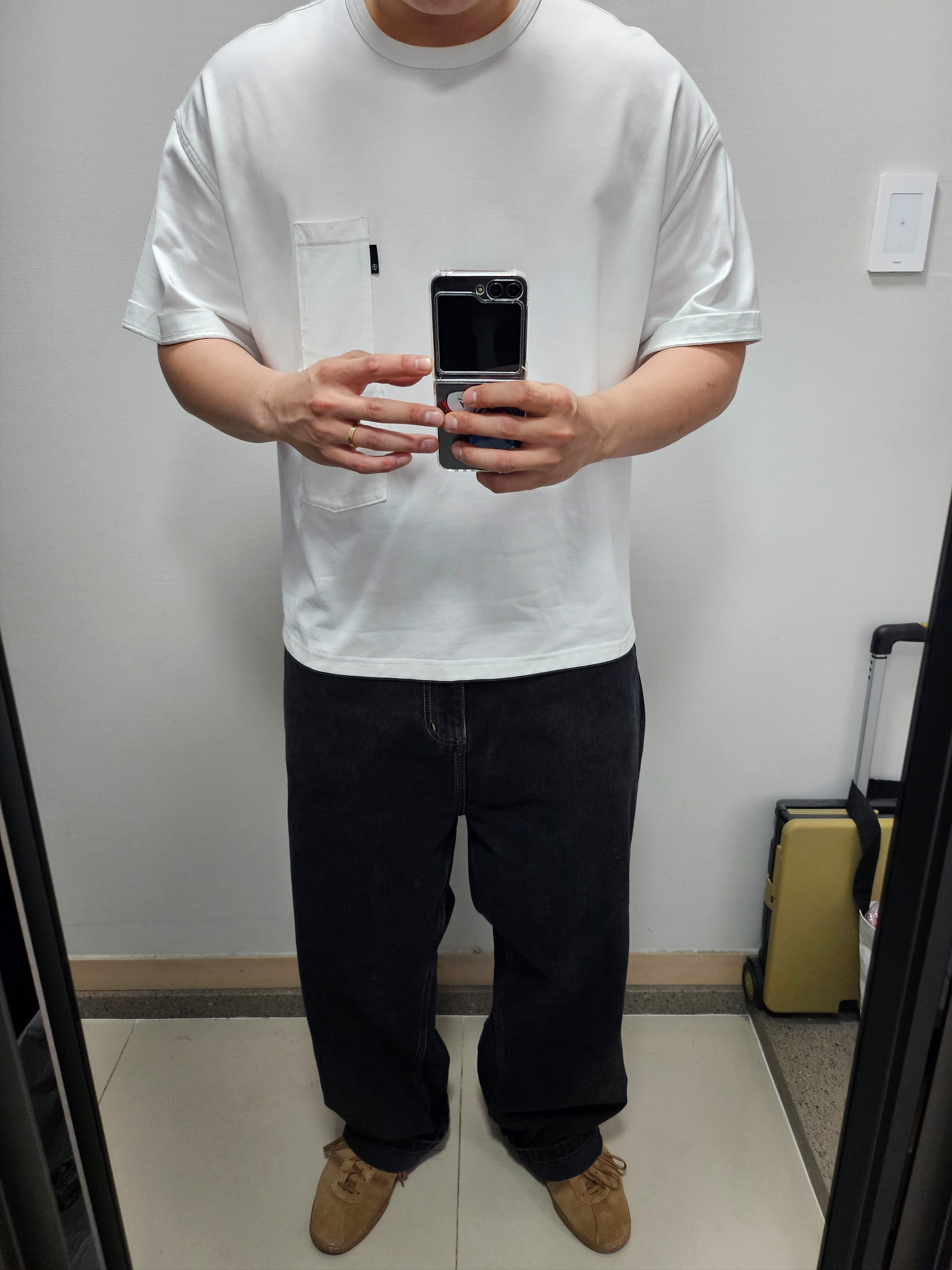 Adidas Tobacco Team Brown Desert Cardboard, Carhartt WIP Brandon Pants Black Stone Washed 착용 스타일 - 1