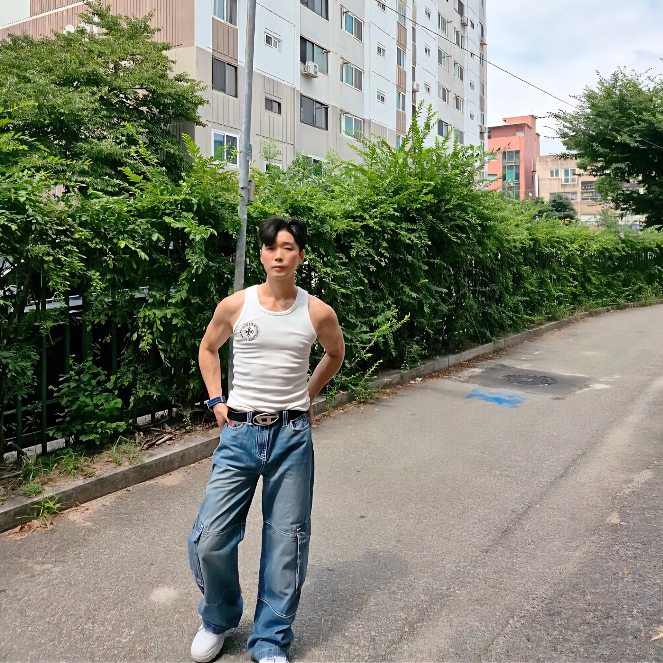 True Religion Signature Cargo Pants Washed Indigo, Nike ACG Air Zoom Gaiadome Gore-Tex Summit White 착용 스타일 - 6