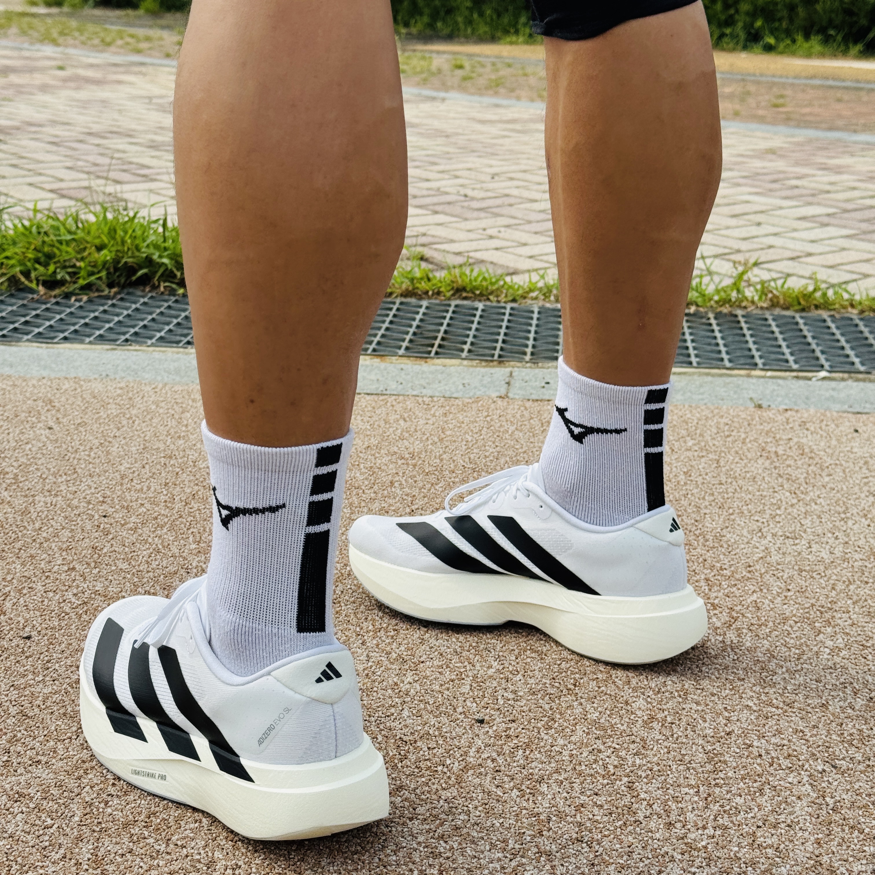Adidas Adizero EVO SL Cloud White Core Black 착용 스타일 - 4