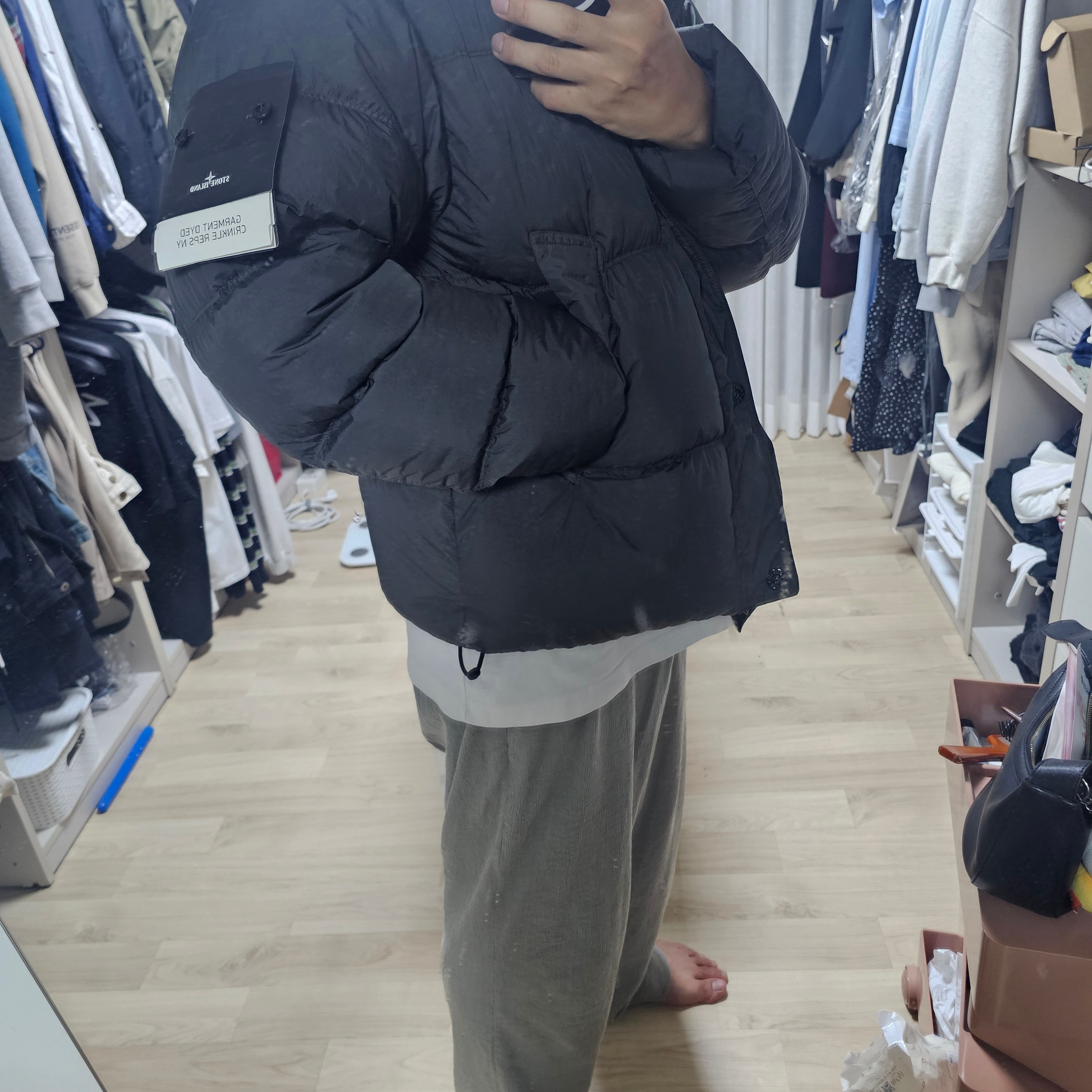 Stone Island 4100010 Crinkle Reps NY Recycled Nylon Down Jacket with Wind Resistant Lead Grey - 25FW 착용 스타일 - 1