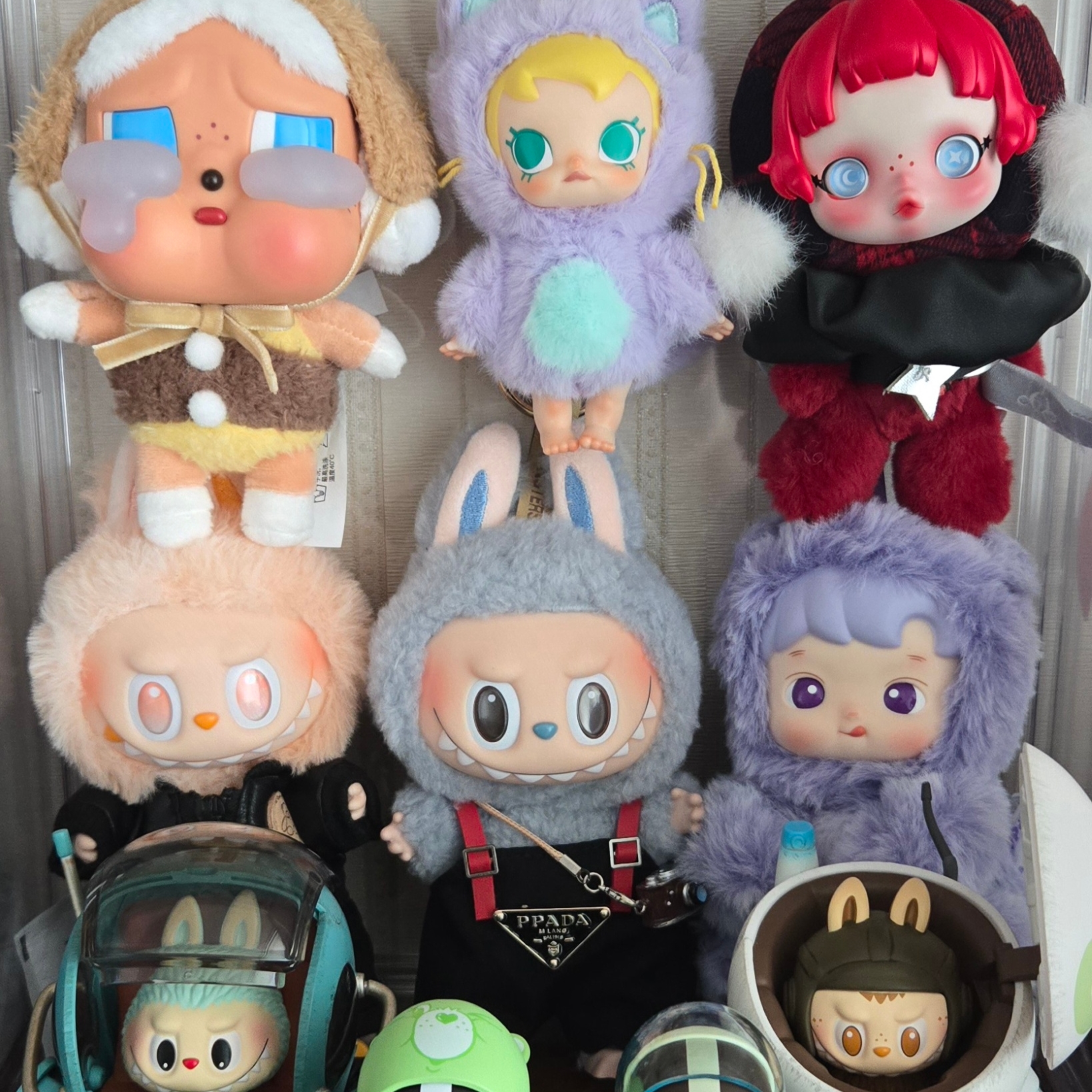 Pop Mart Crybaby Crying Again Series Plush Keyring I'll Bring You A Flower (Opened Case) 착용 스타일