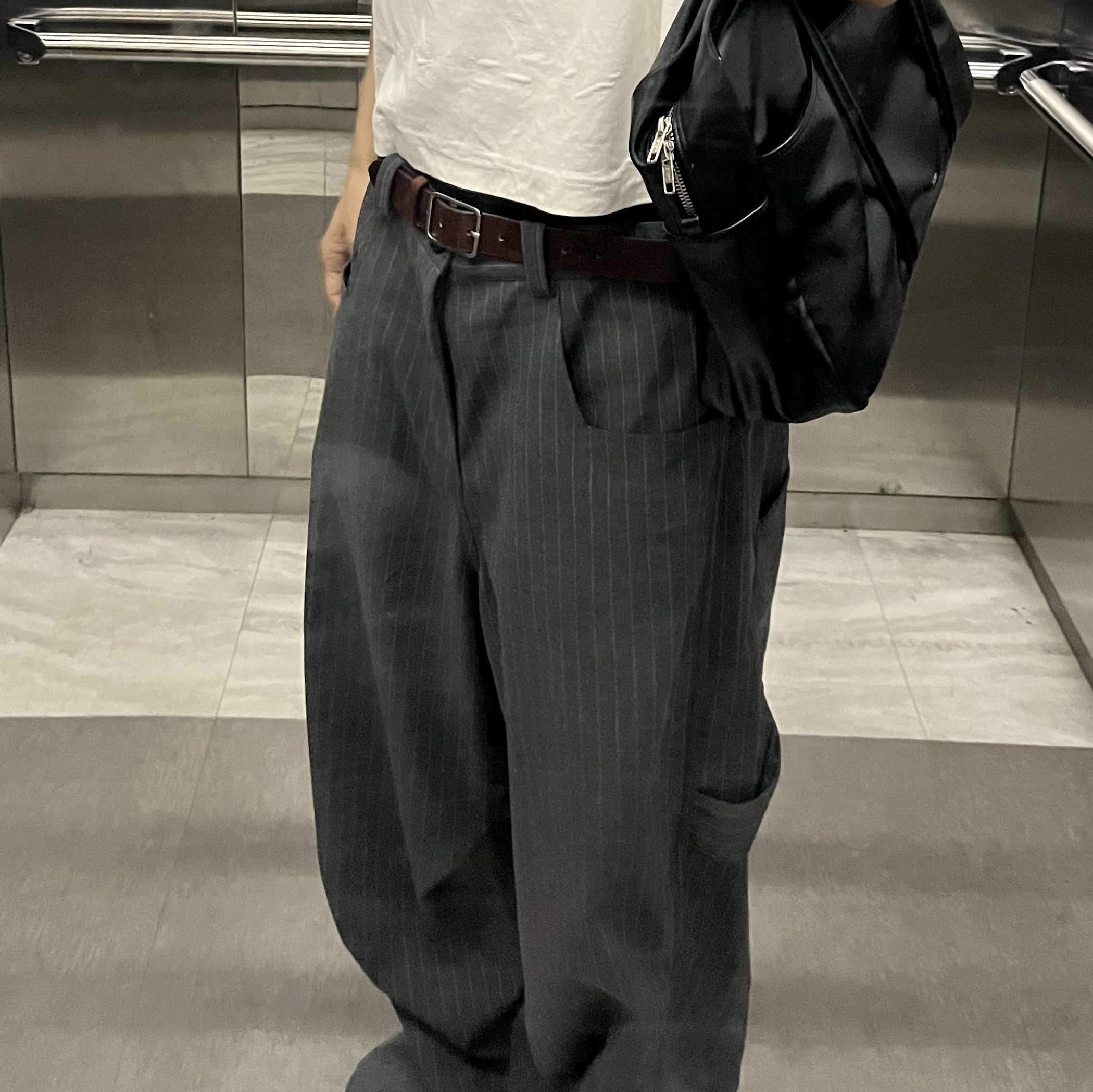 Kamien 247 All Day Baggy Pants Stripe Gray 착용 스타일 - 3