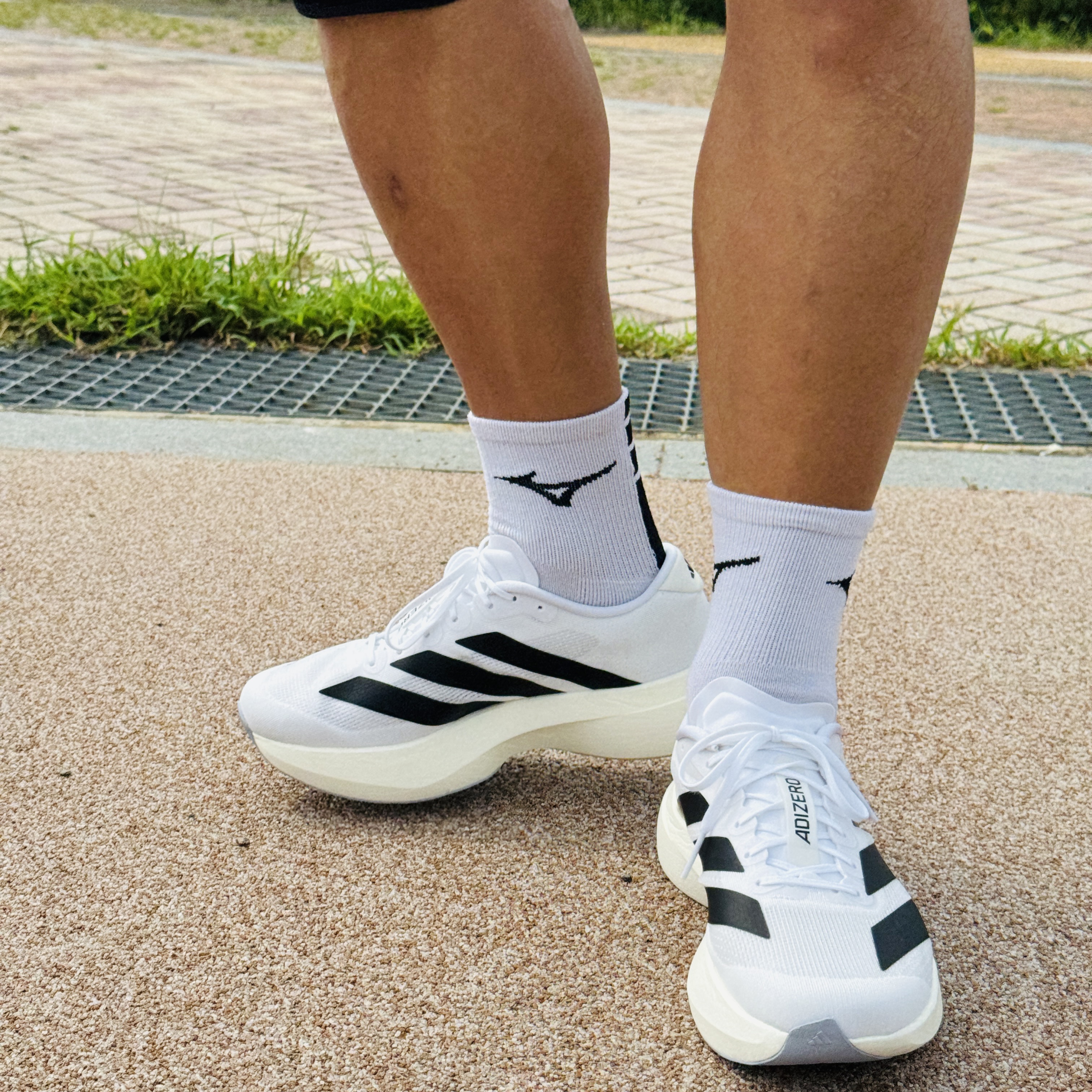 Adidas Adizero EVO SL Cloud White Core Black 착용 스타일 - 3