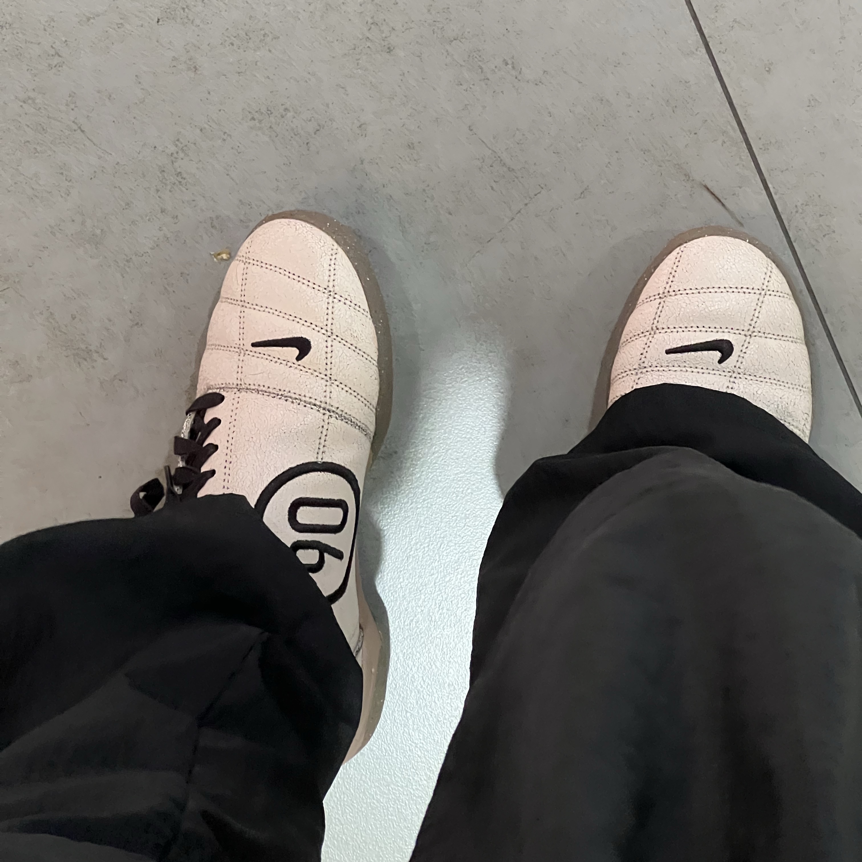 Nike Total 90 III SP Pearl White and Gum Dark Brown 착용 스타일 - 1