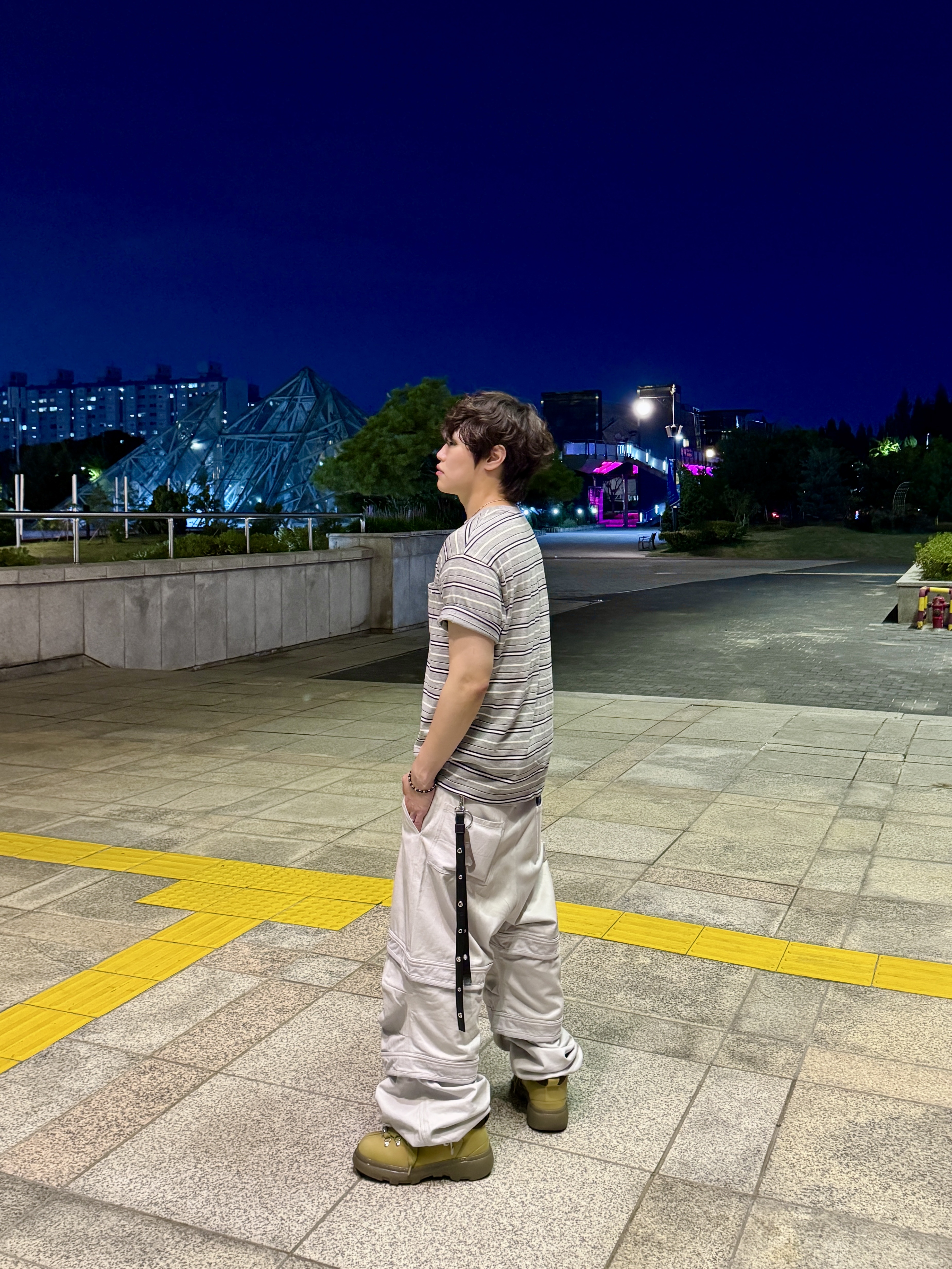 Farfromwhat Far Layered Work Pants White, Burberry Trek Boots Manilla 착용 스타일 - 2