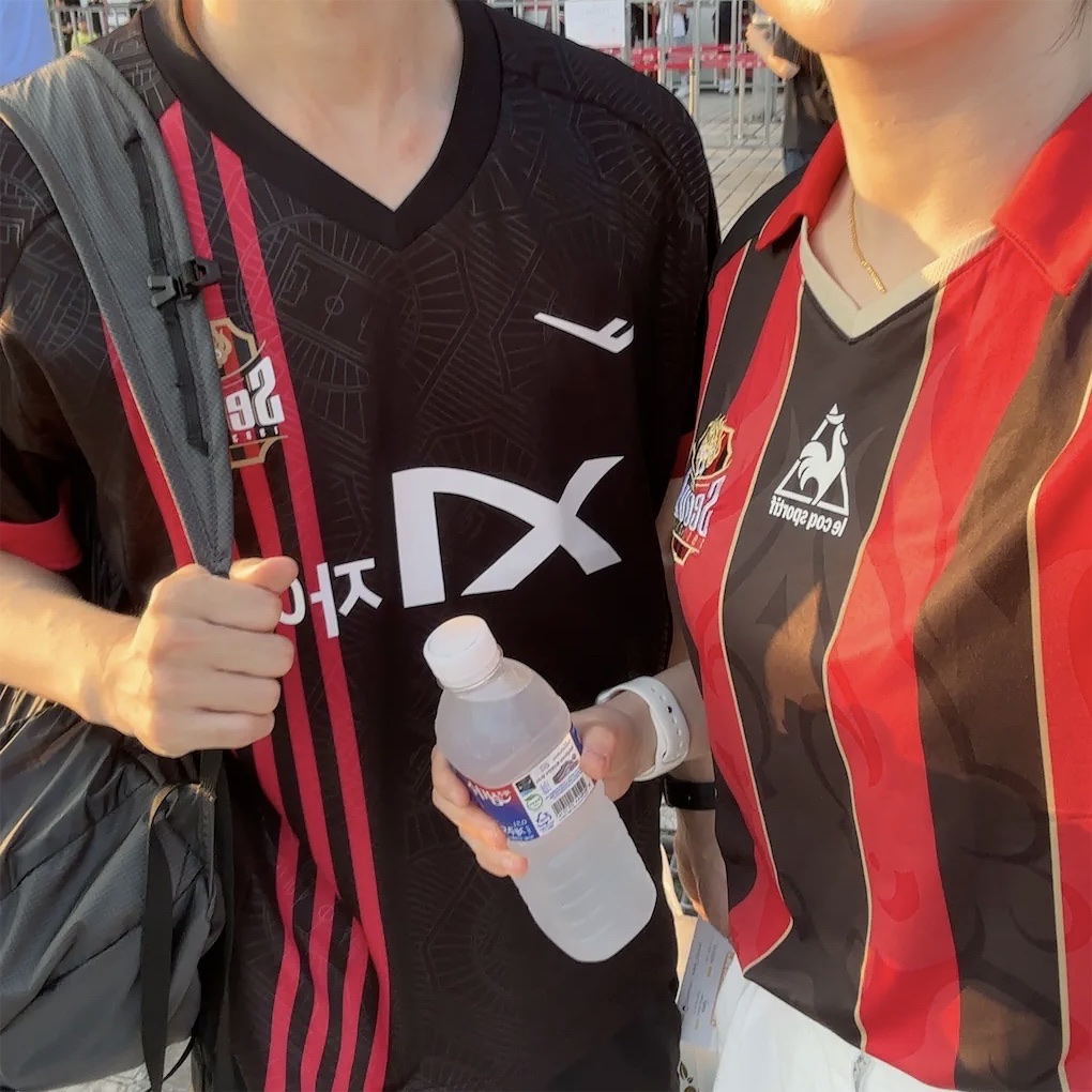 Prospecs FC Seoul Authentic Home Jersey 2025 Red (Non Marking Ver.) 착용 스타일