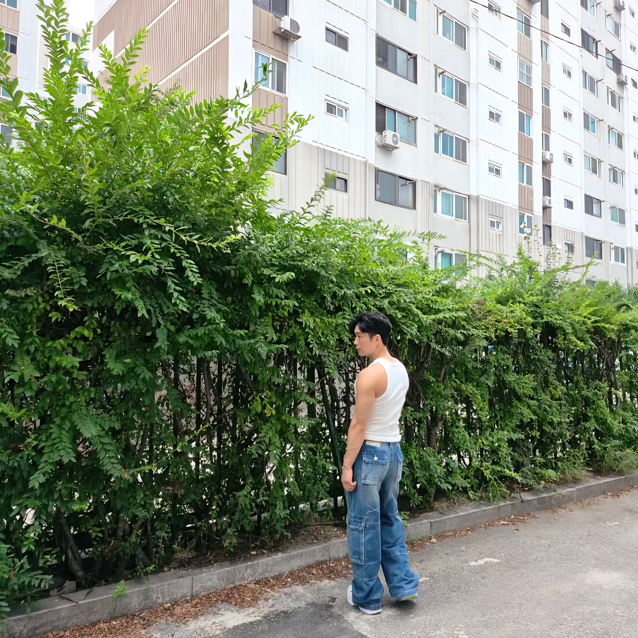 True Religion Signature Cargo Pants Washed Indigo, Nike ACG Air Zoom Gaiadome Gore-Tex Summit White 착용 스타일 - 5