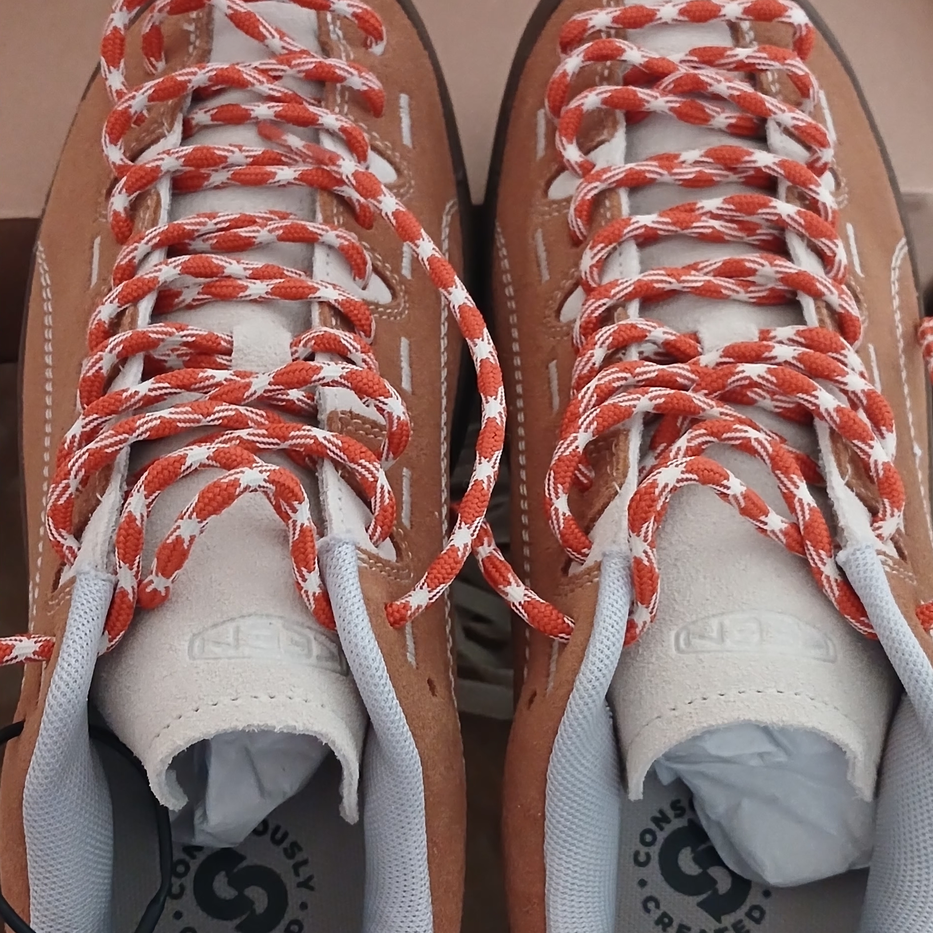 (W) Keen Jasper Suede Sneakers Chipmunk Birch 착용 스타일 - 2