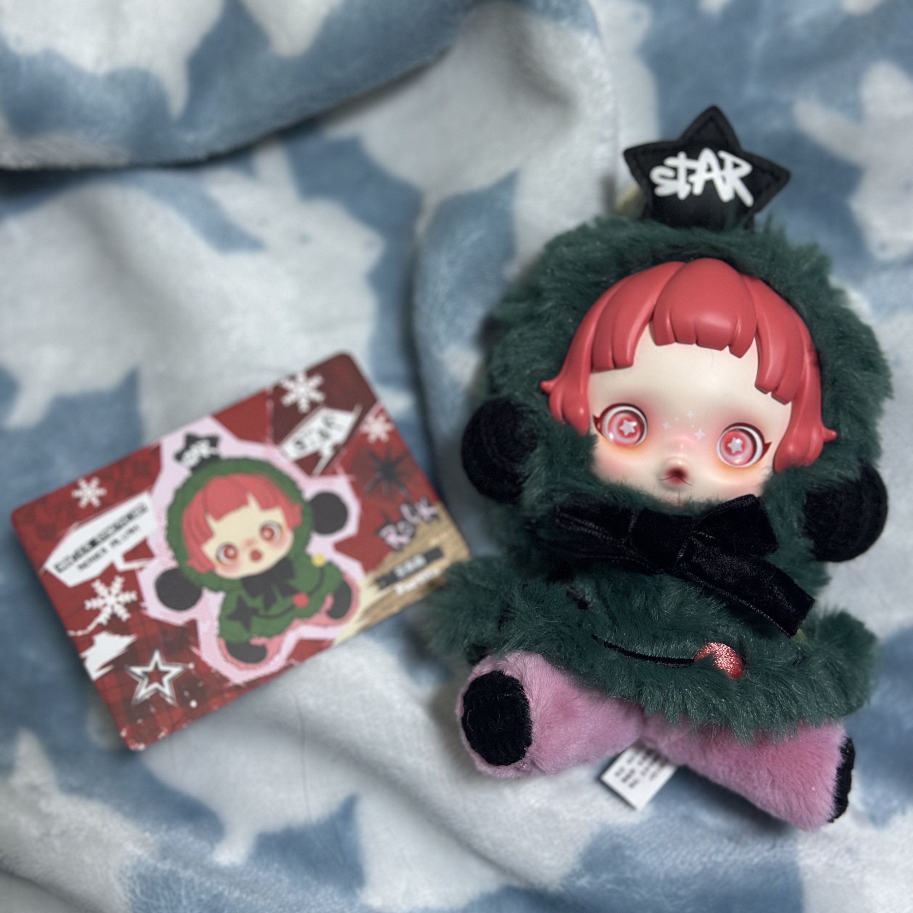 Pop Mart Skullpanda Winter Symphony Series Keyring Sealed Case (1 Blind Box) 착용 스타일