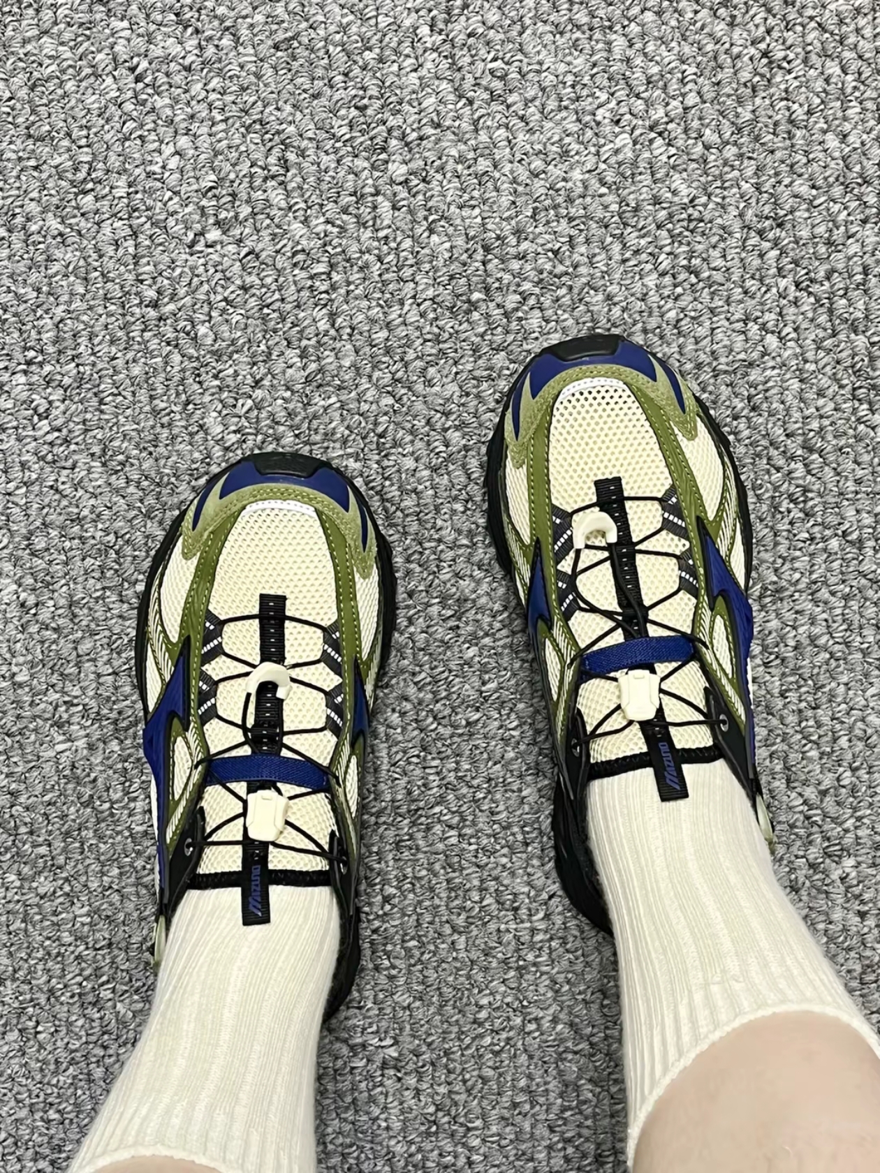 Mizuno Racer Trail SE Khaki, Mizuno Racer Trail SE Silver Grey 착용 스타일 - 3