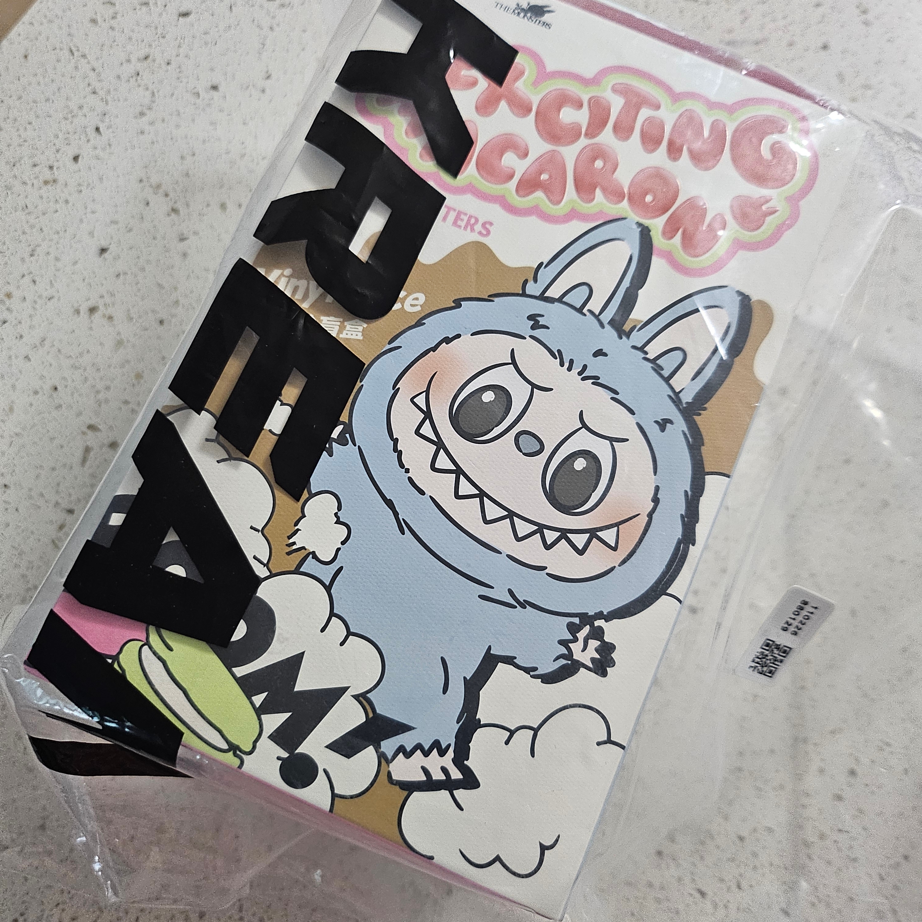 Pop Mart Labubu The Monsters Labubu Tasty Macarons Series Green Grape Keyring 착용 스타일 - 2