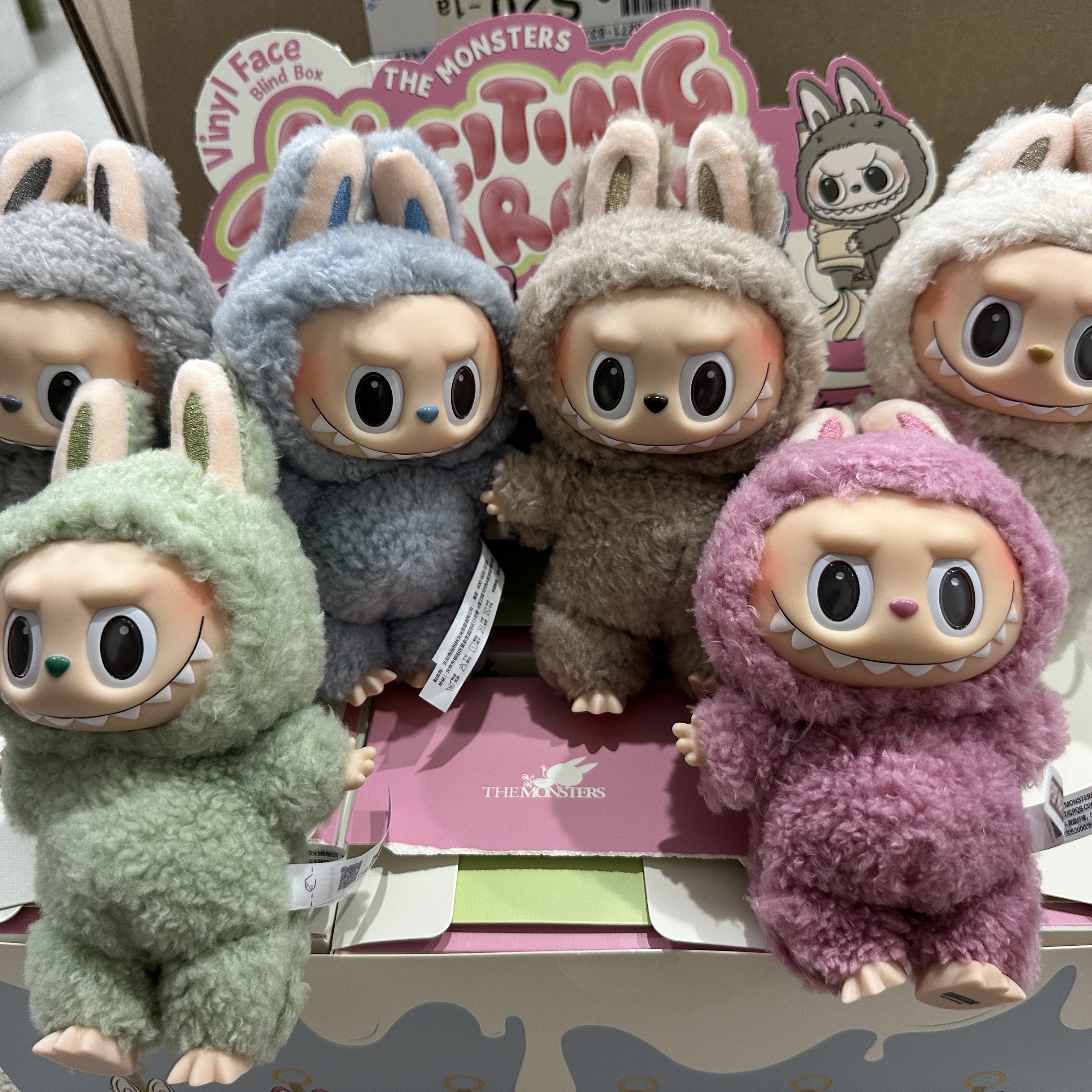 Pop Mart The Monsters Labubu Tasty Macarons Series Sealed Case (6 Blind Boxes), Pop Mart Labubu The Monsters Labubu Tasty Macarons Series Soymilk Keyring 착용 스타일