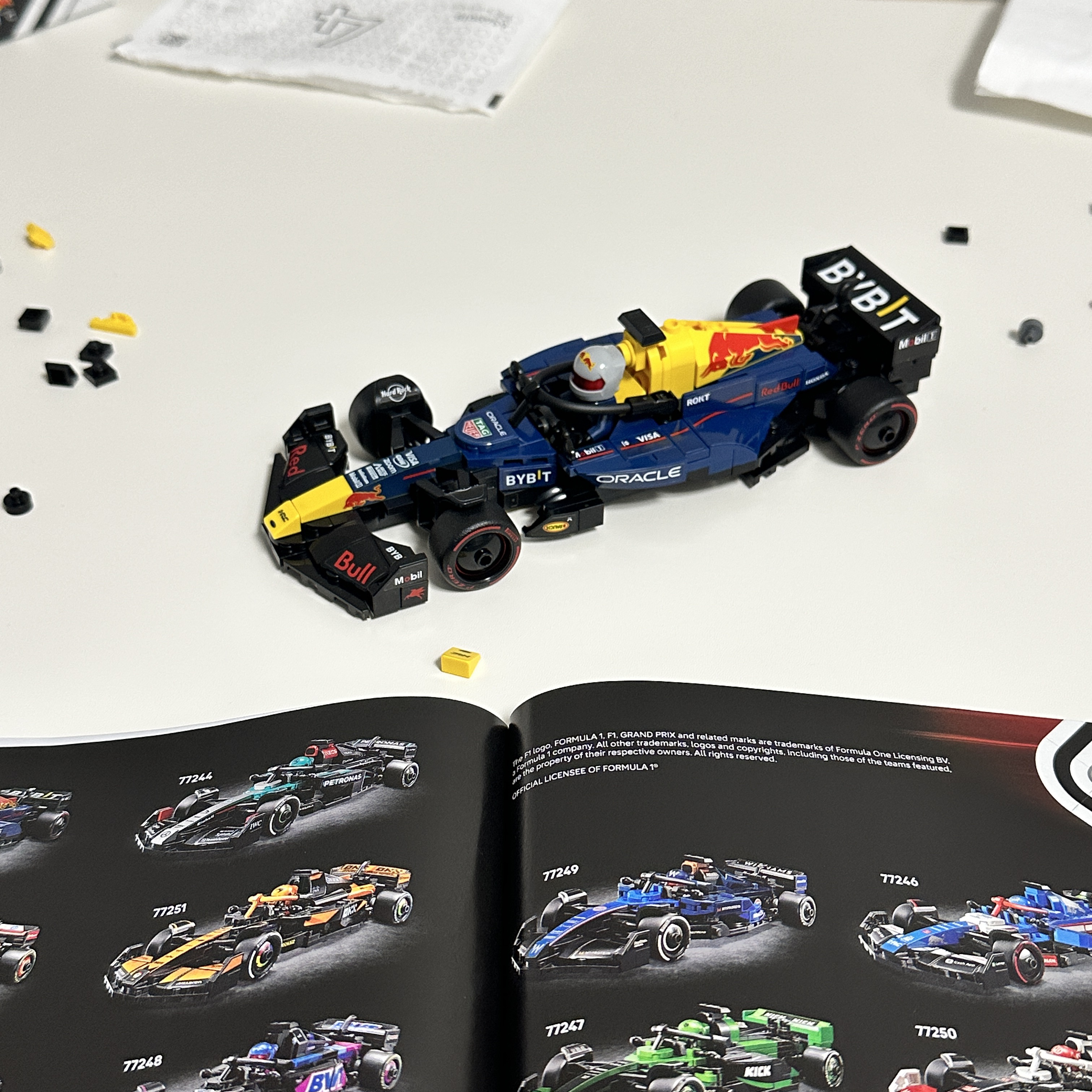 Lego Oracle Red Bull Racing RB20 F1 Race Car 착용 스타일