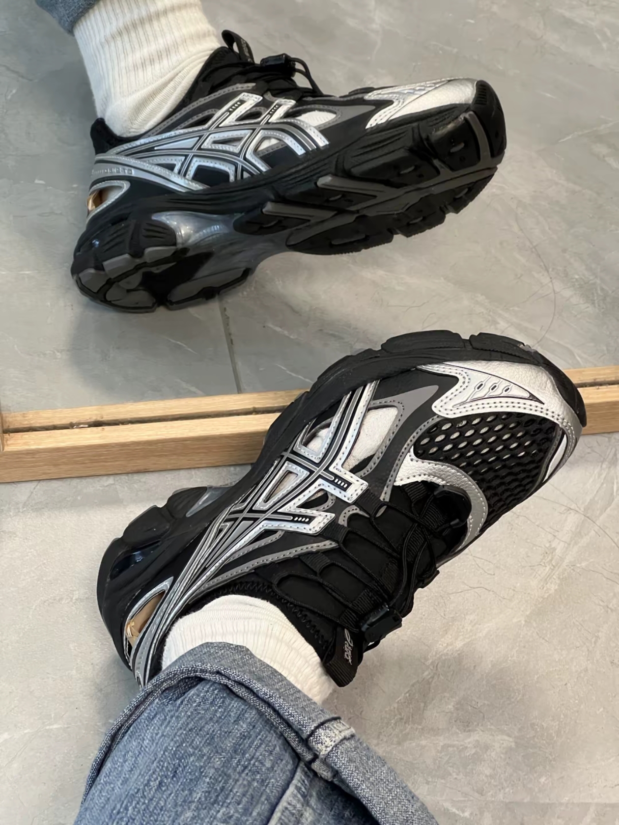 Asics GT-2160 Breeze Black Pure Silver, Oofos OOriginal Black 착용 스타일 - 5
