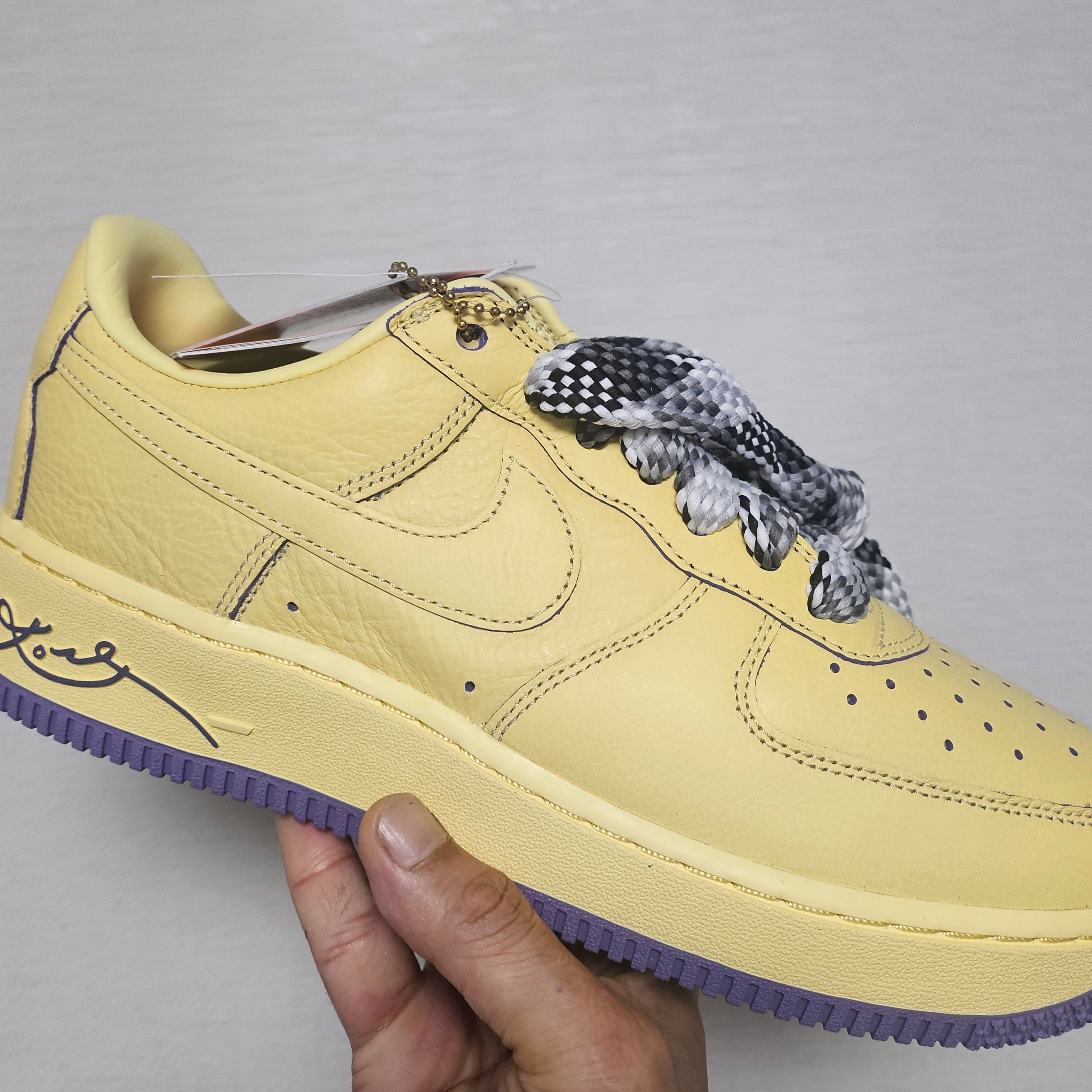 Nike Air Force 1 Low Protro Soft Yellow 착용 스타일 - 2