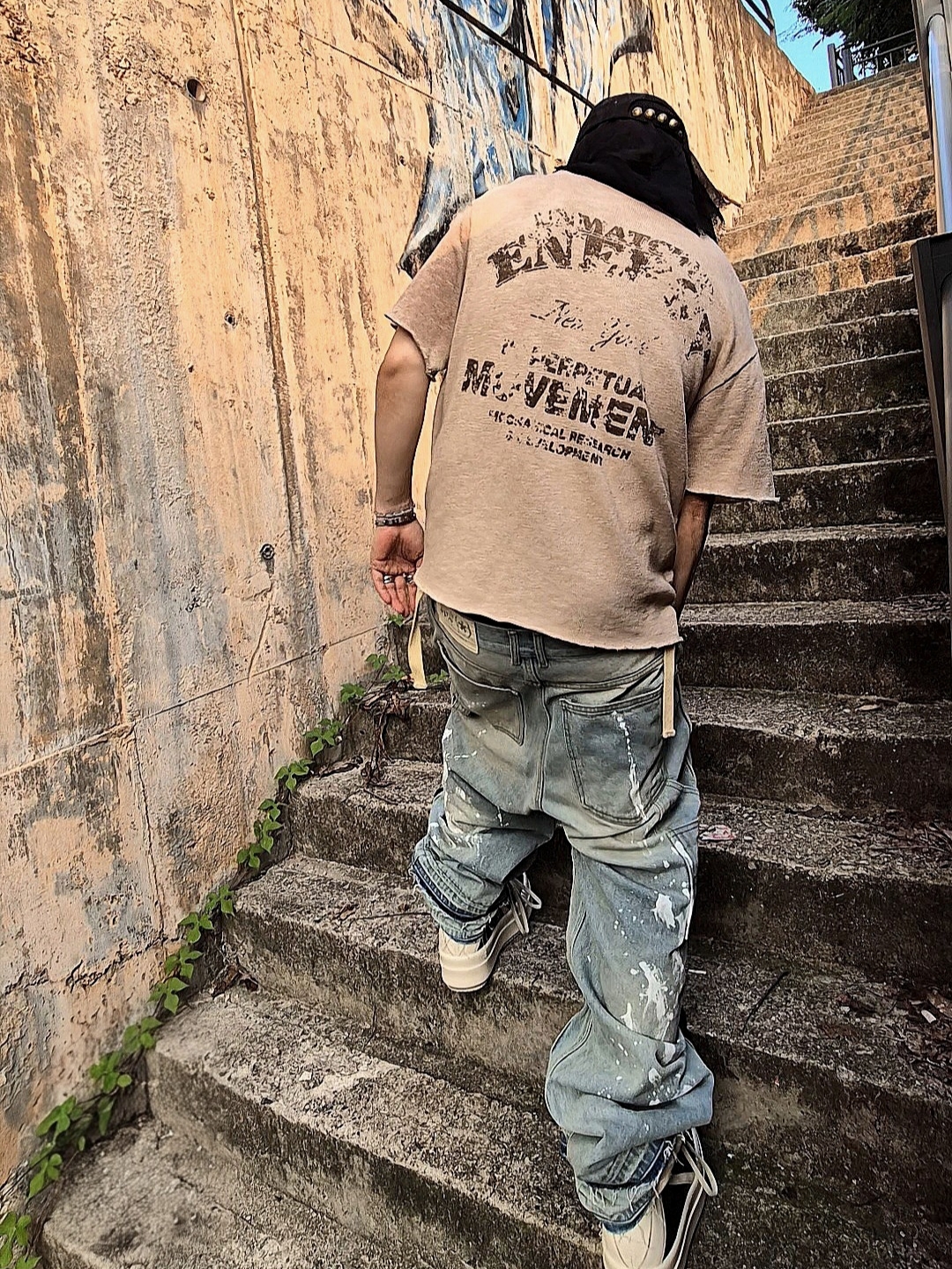 Rick Owens Hollywood Mega Bumper Geobasket in Full Grain Calf Leather Black Milk, Wapworks Work Double Knee Carpenter Pants Oldmillblue 착용 스타일 - 1