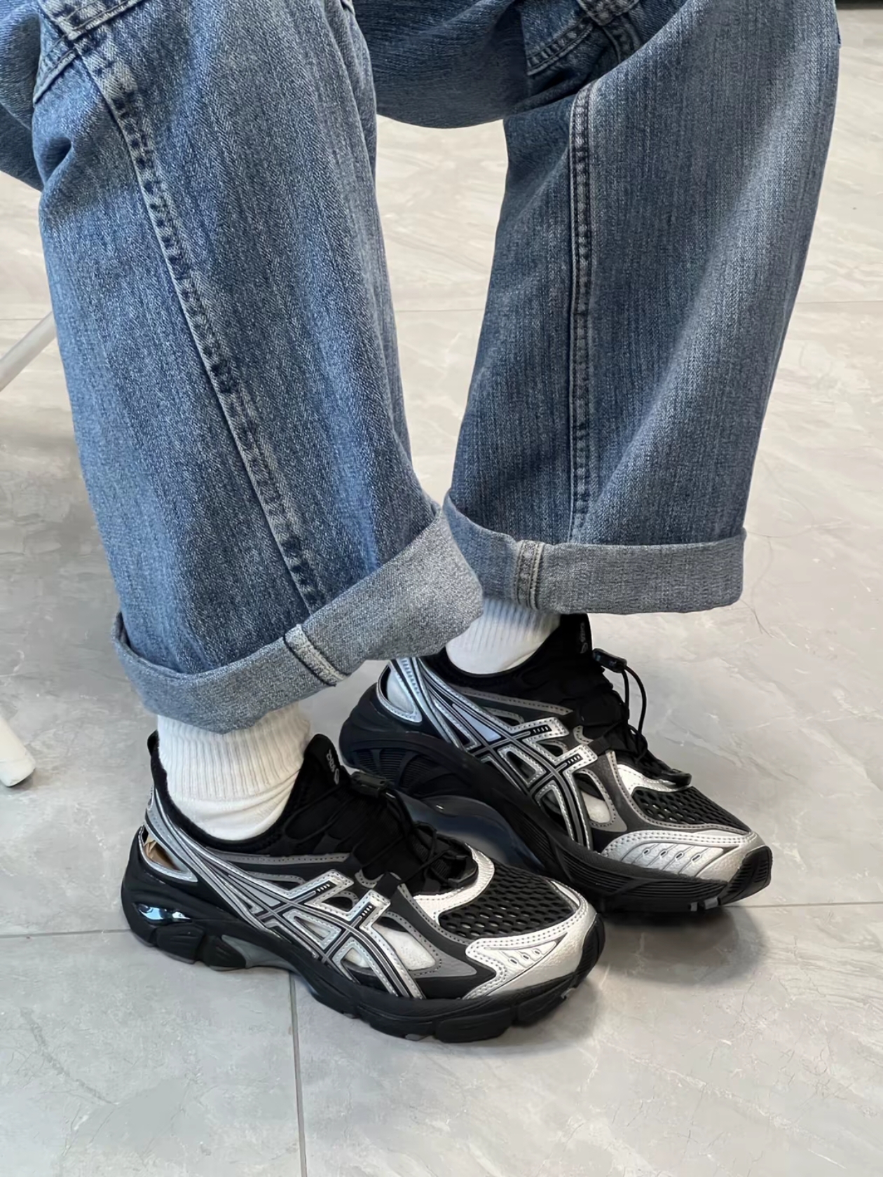 Asics GT-2160 Breeze Black Pure Silver, Oofos OOriginal Black 착용 스타일 - 6