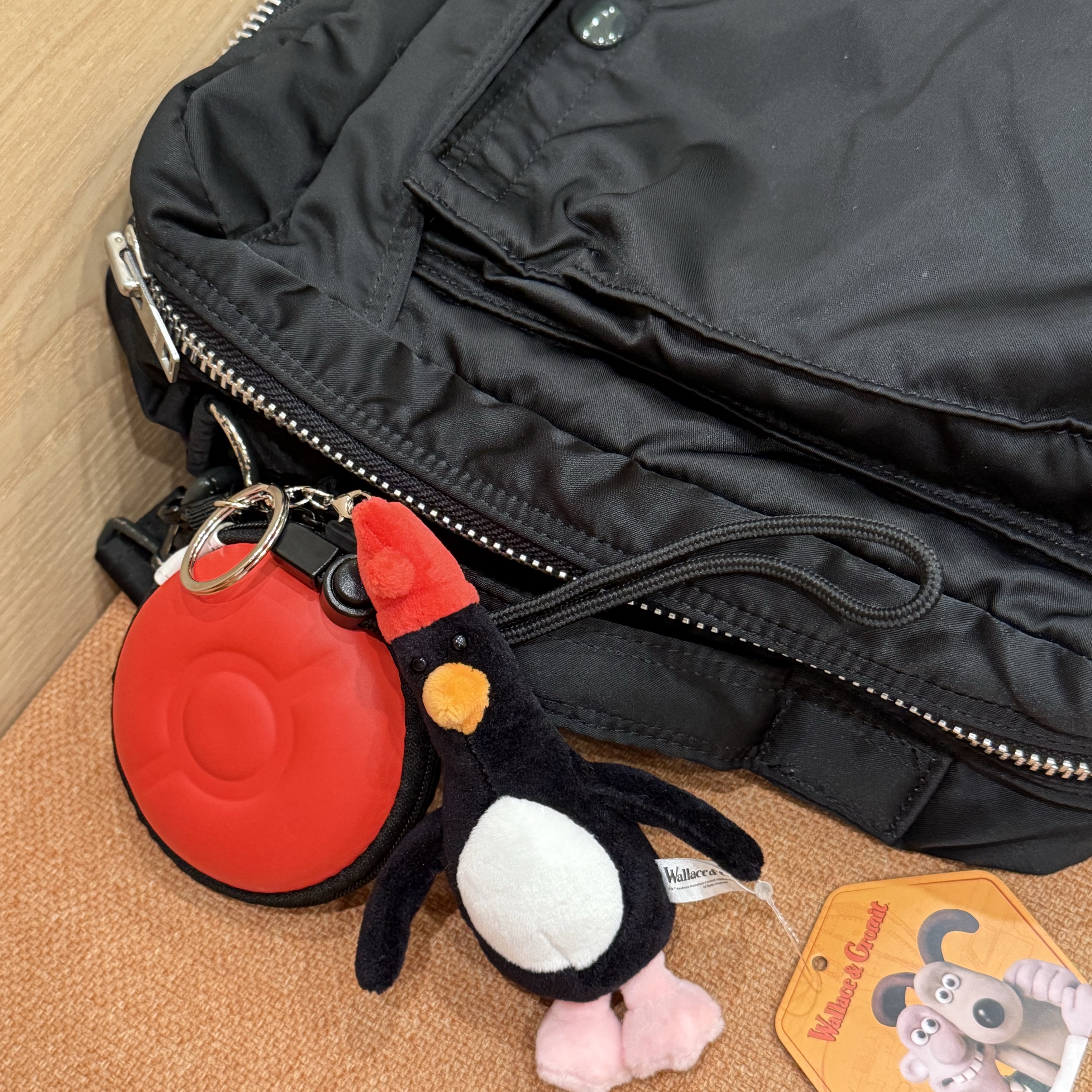 Dream C&C Feathers Mcgraw Keyring 10cm, Porter Tanker 3Way Briefcase Black 착용 스타일