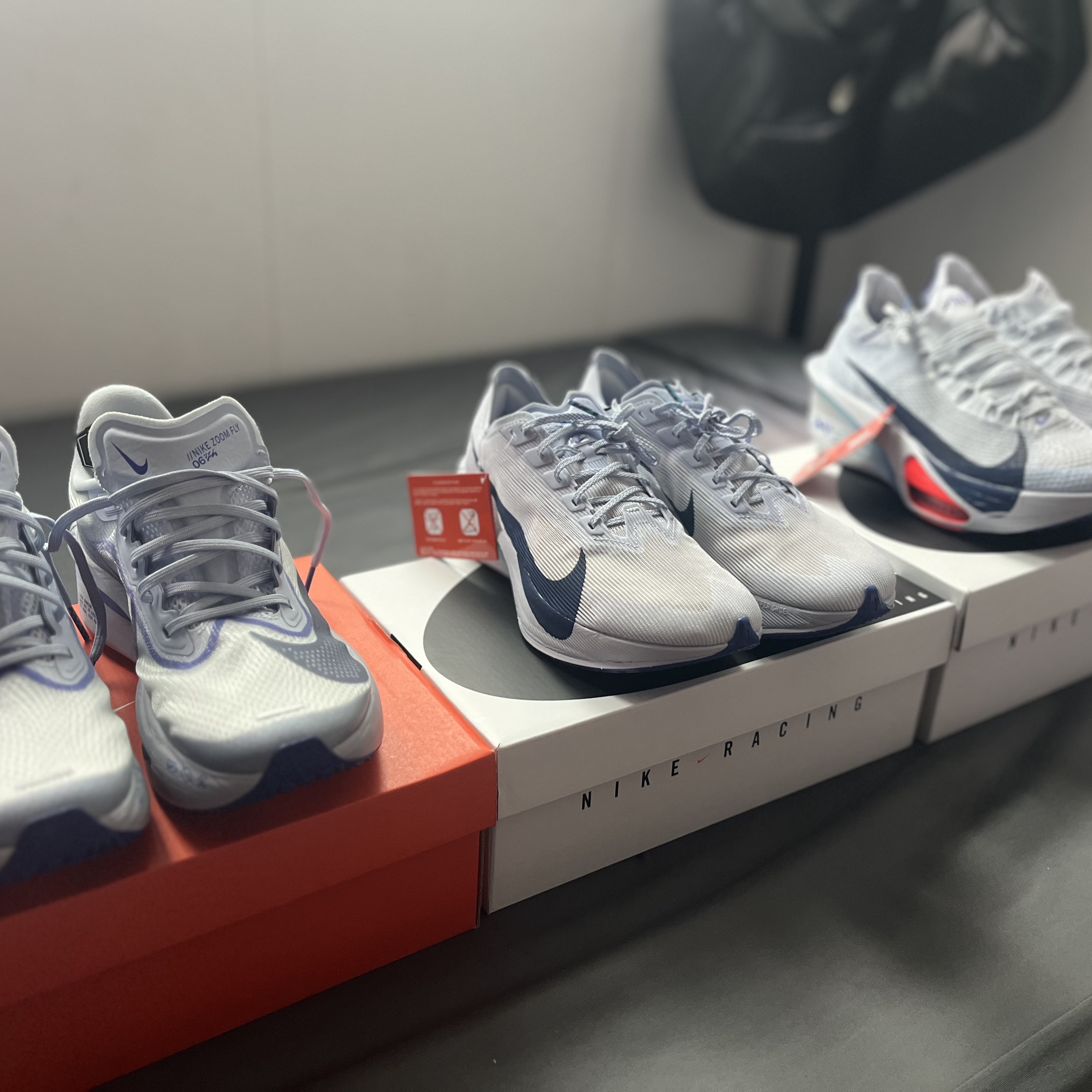 Nike Zoom Fly 6 Ghost Football Grey, Nike ZoomX Vaporfly Next% 4 Ghost Persian Violet 착용 스타일 - 3