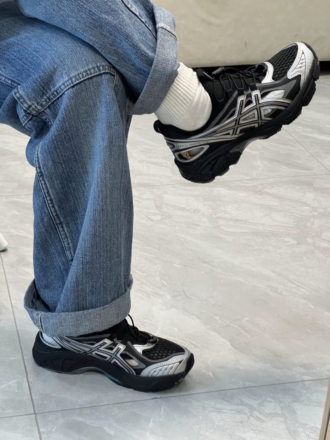 Asics GT-2160 Breeze Black Pure Silver, Oofos OOriginal Black 착용 스타일 - 1