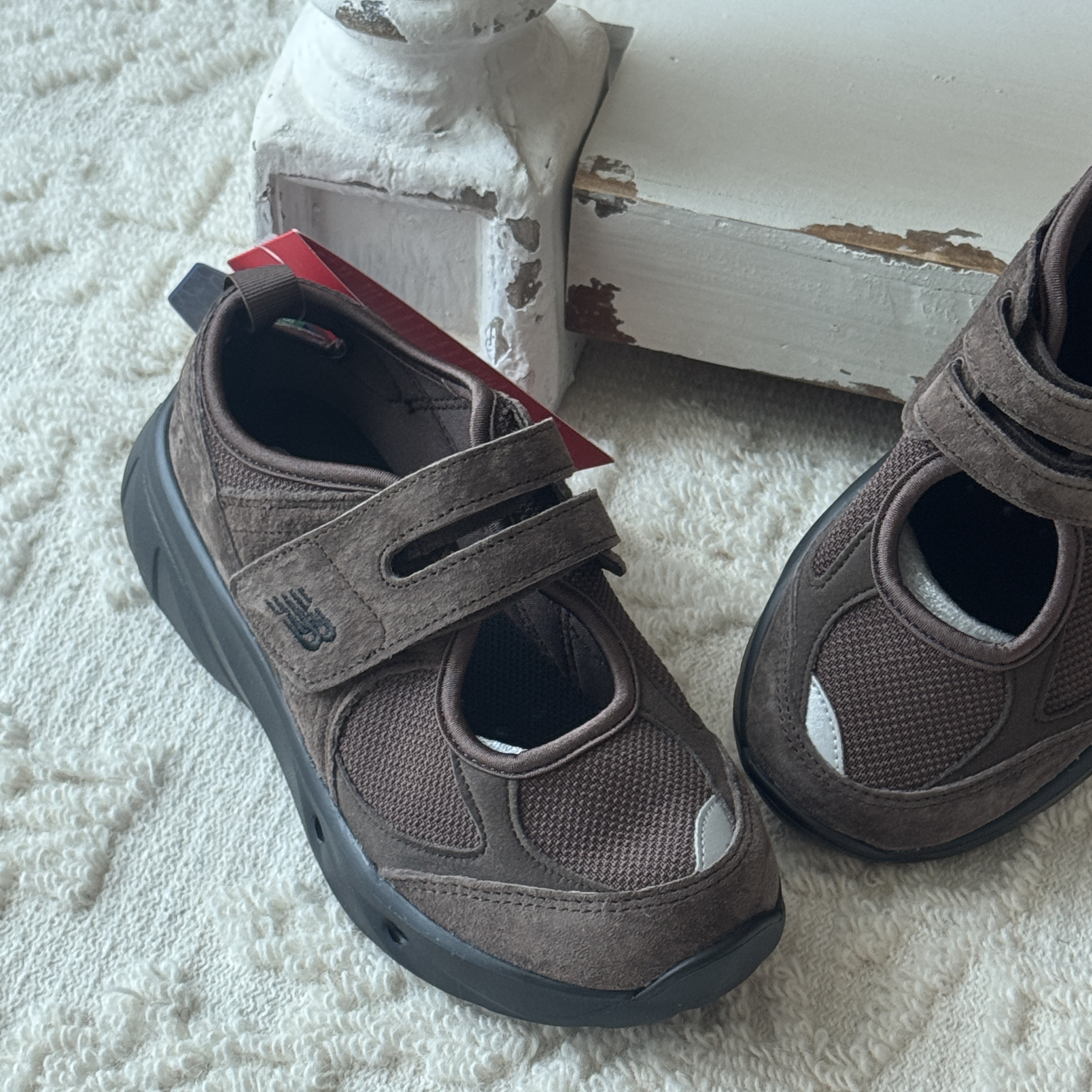 (W) New Balance Breeze SD2203 Brown 착용 스타일 - 1
