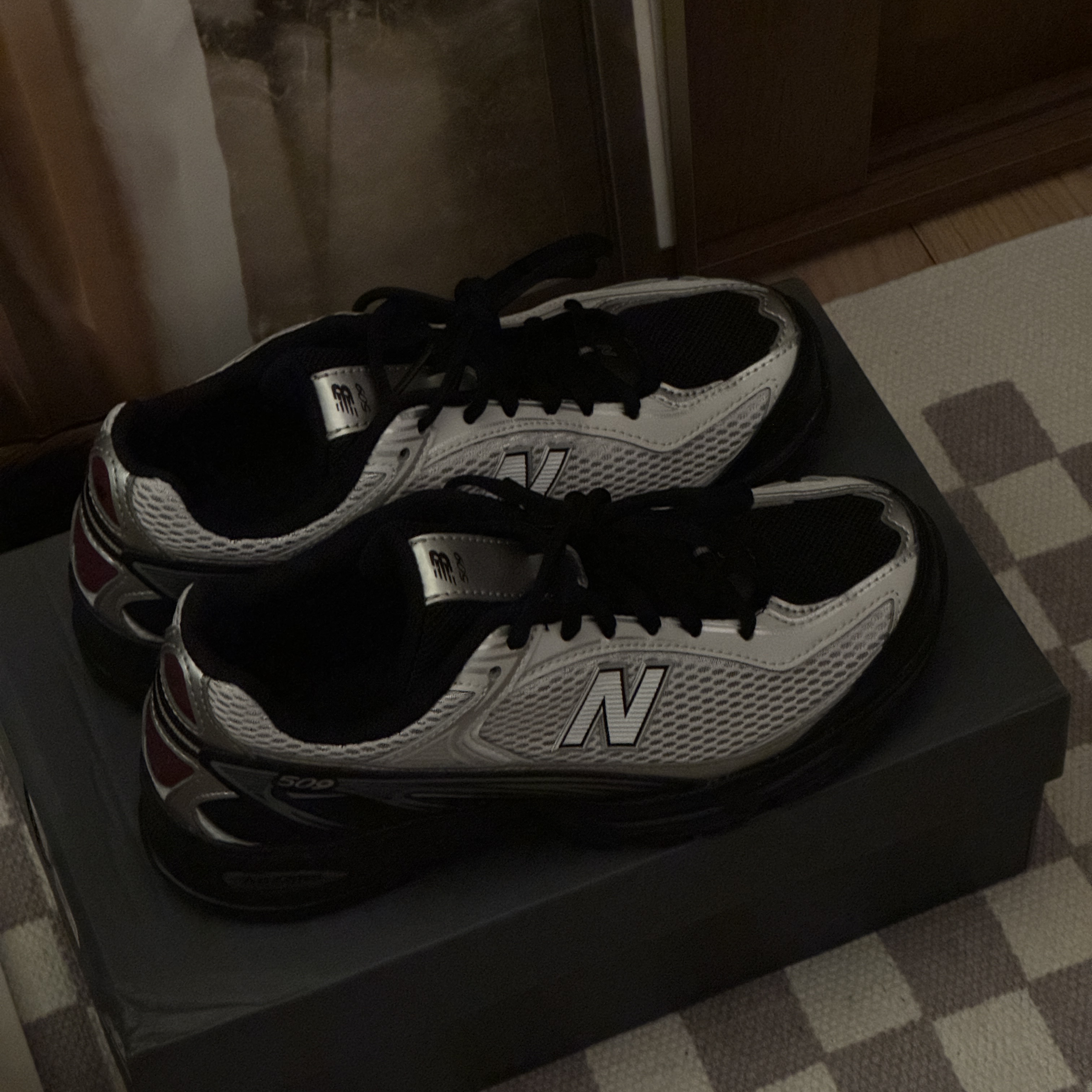 New Balance 509 Black Gray 착용 스타일