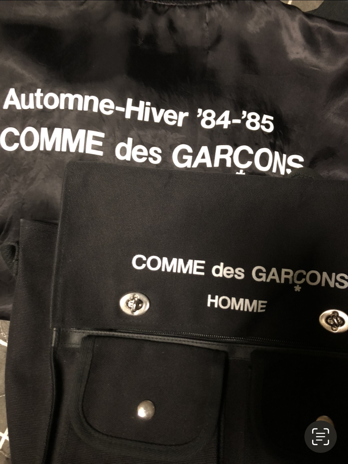 CDG '84-85 Staff Blouson Black 착용 스타일 - 1