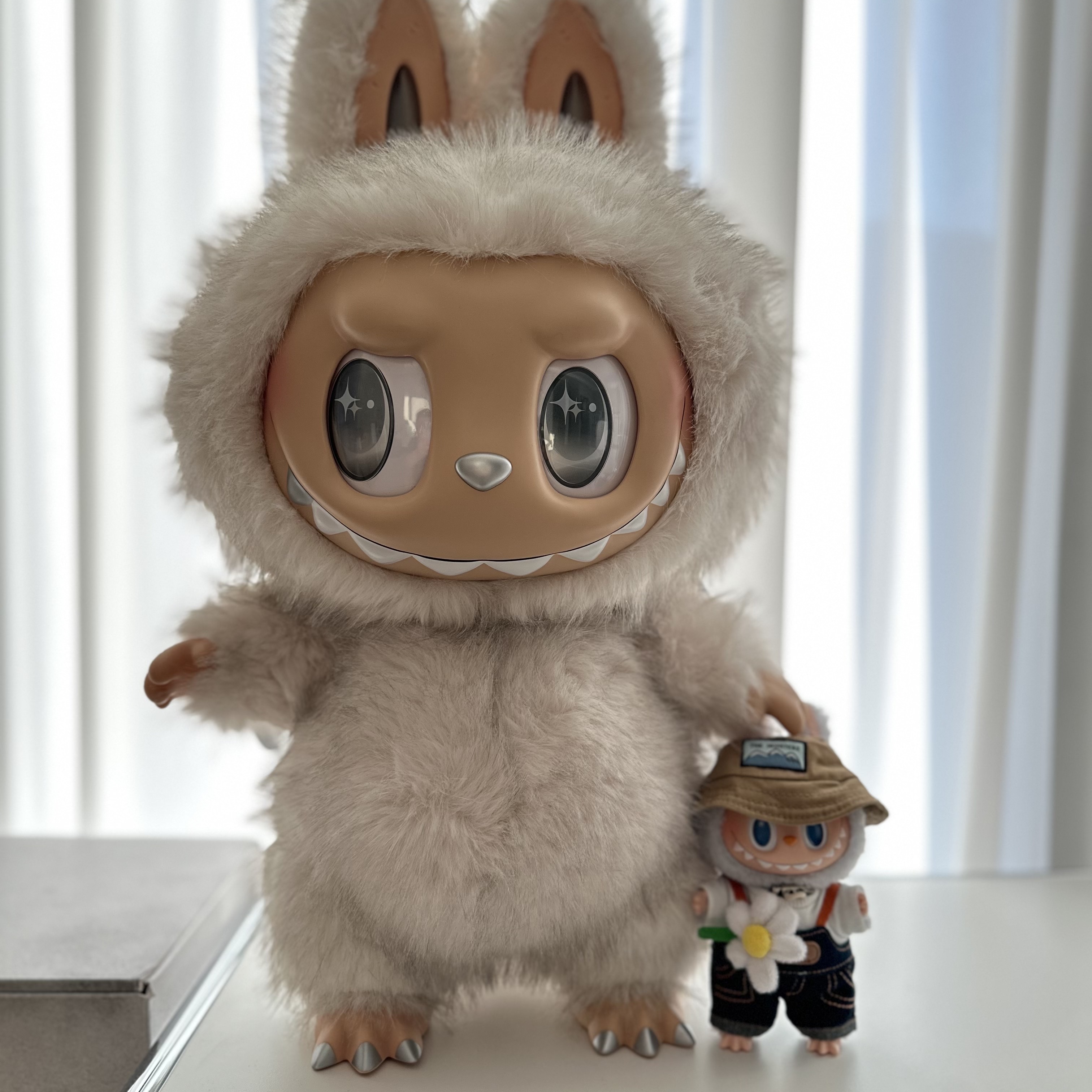 Pop Mart The Monsters Zimomo Angel In Clouds Vinyl Face Doll 착용 스타일