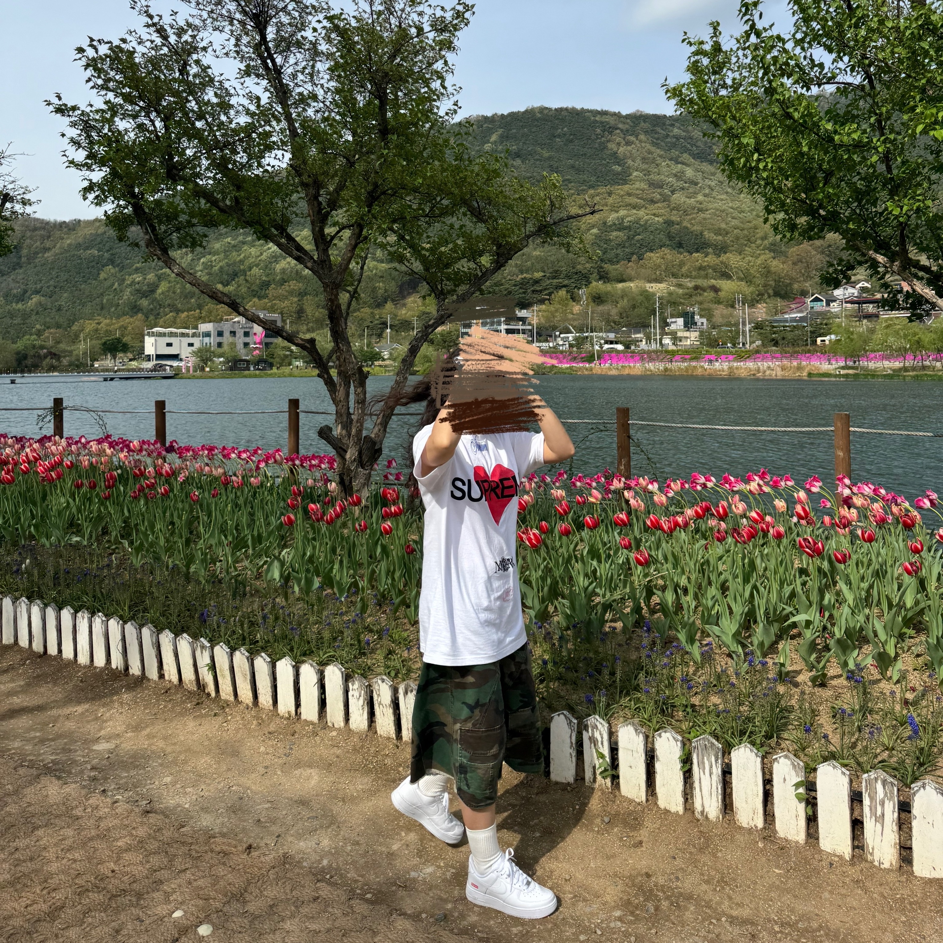 Supreme Announcing T-Shirt White - 25SS, Nike x Supreme Air Force 1 Low White 착용 스타일