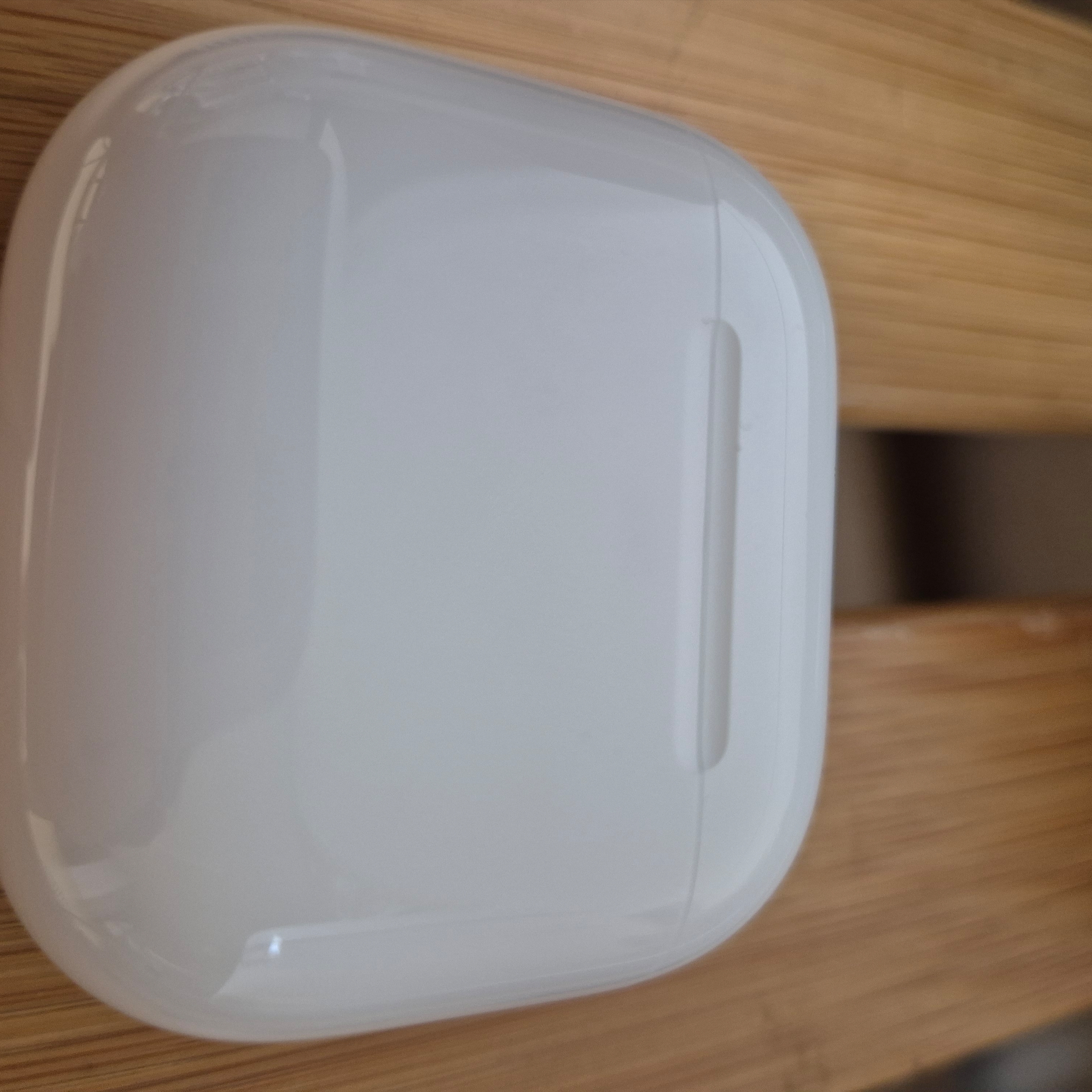 Apple AirPods 4th Gen with Active Noise Cancellation (Korean Ver.) 착용 스타일