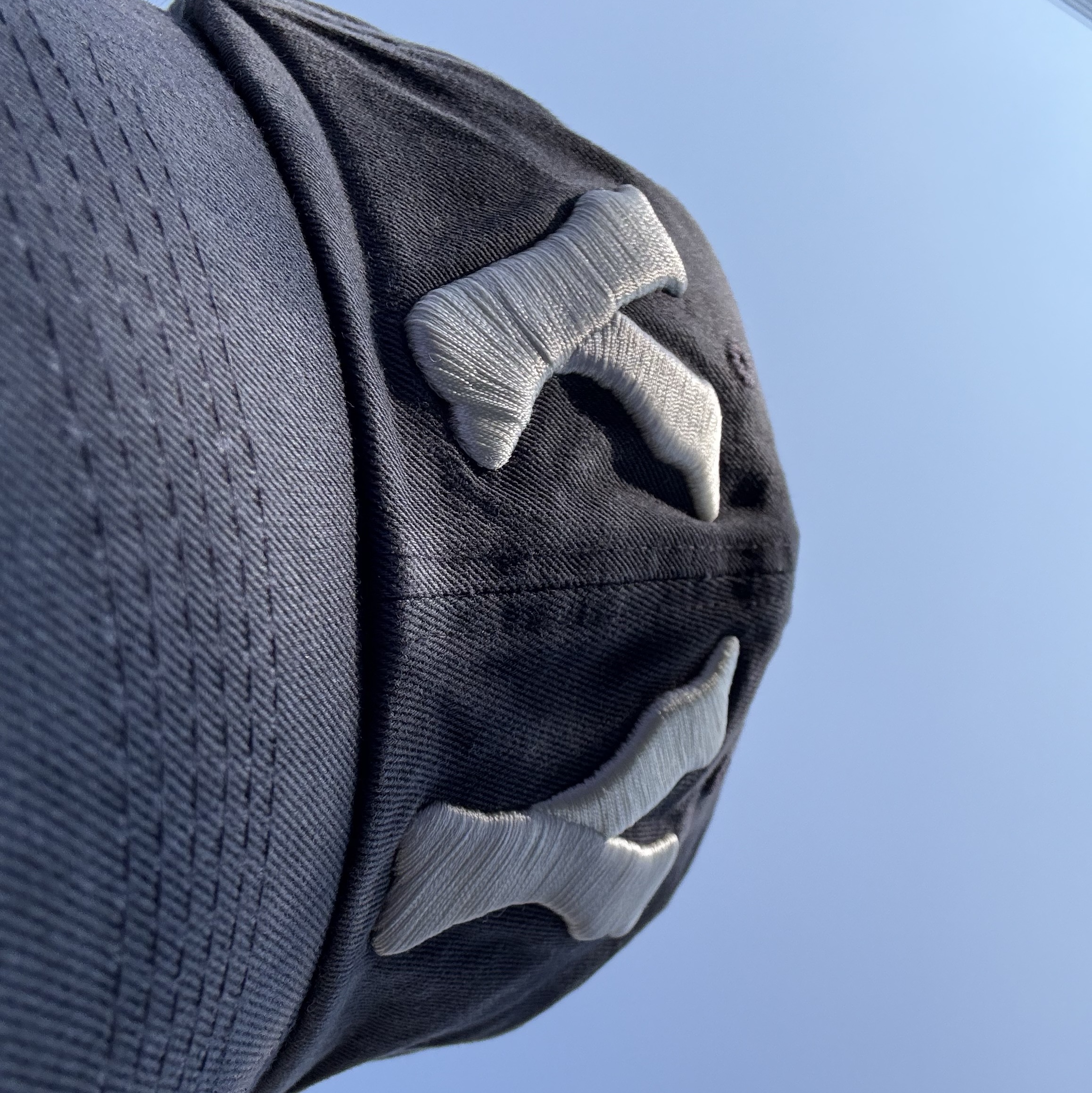 Open Yy Yy Heart Bone Ball Cap Navy 착용 스타일