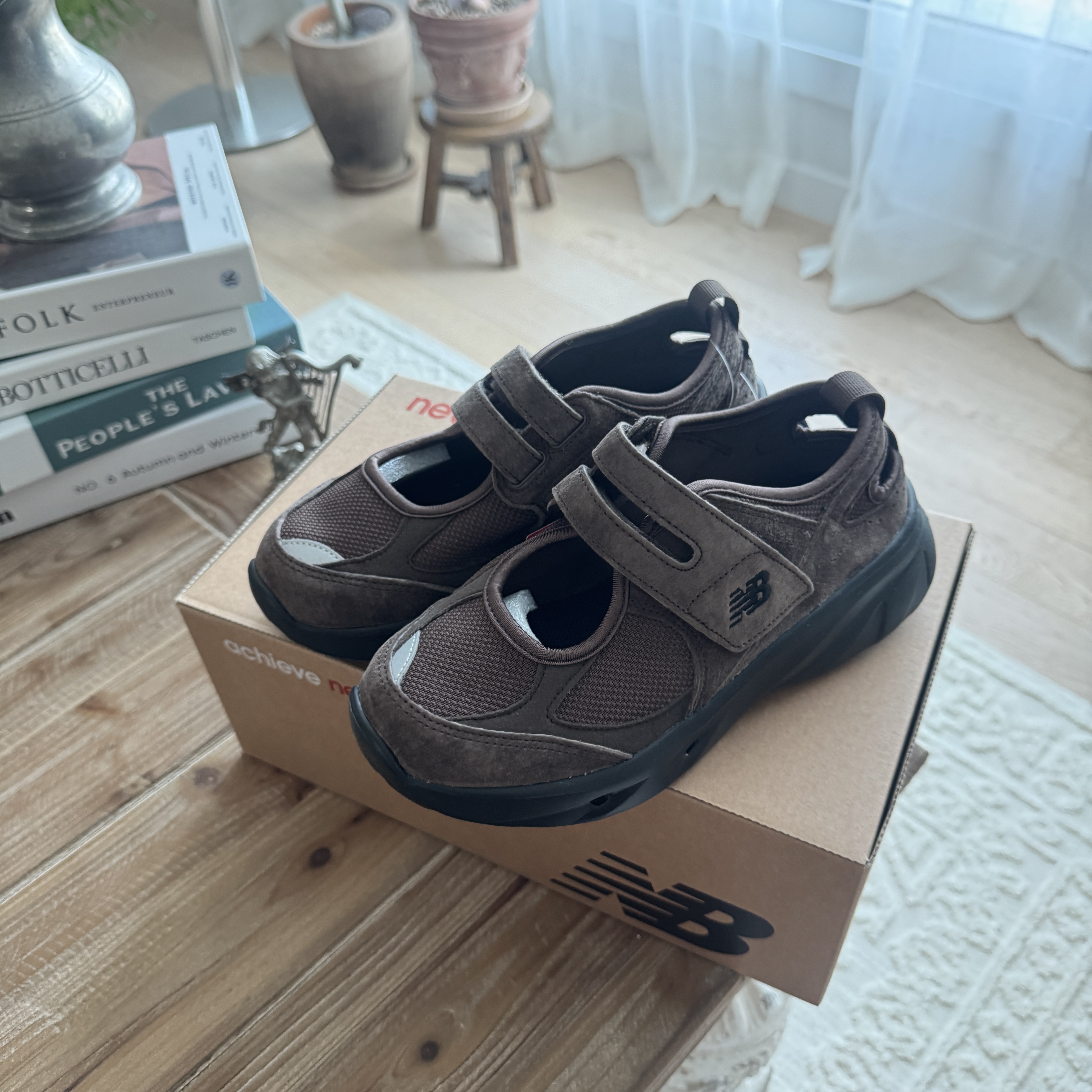 (W) New Balance Breeze SD2203 Brown 착용 스타일 - 2
