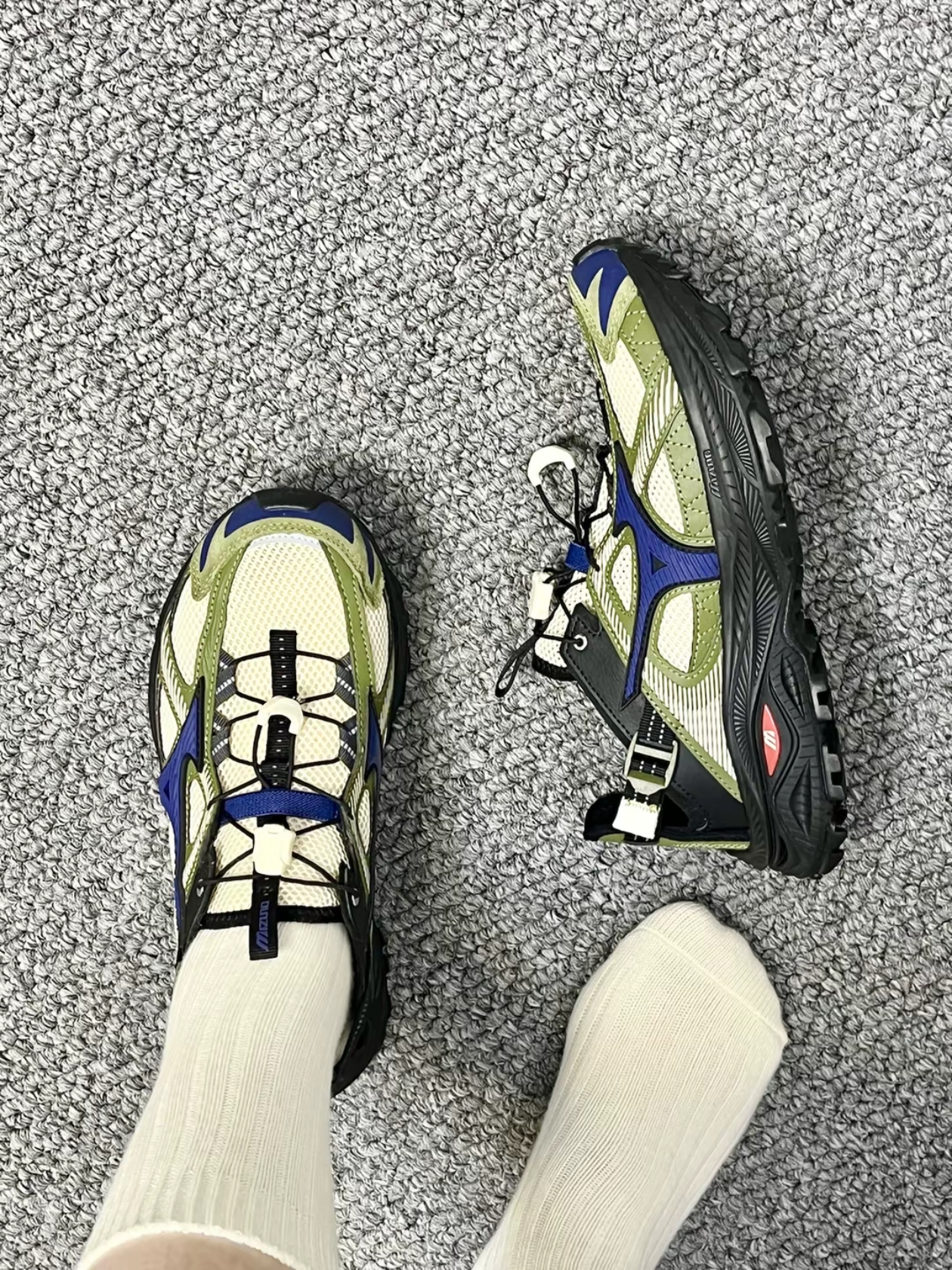 Mizuno Racer Trail SE Khaki, Mizuno Racer Trail SE Silver Grey 착용 스타일 - 2
